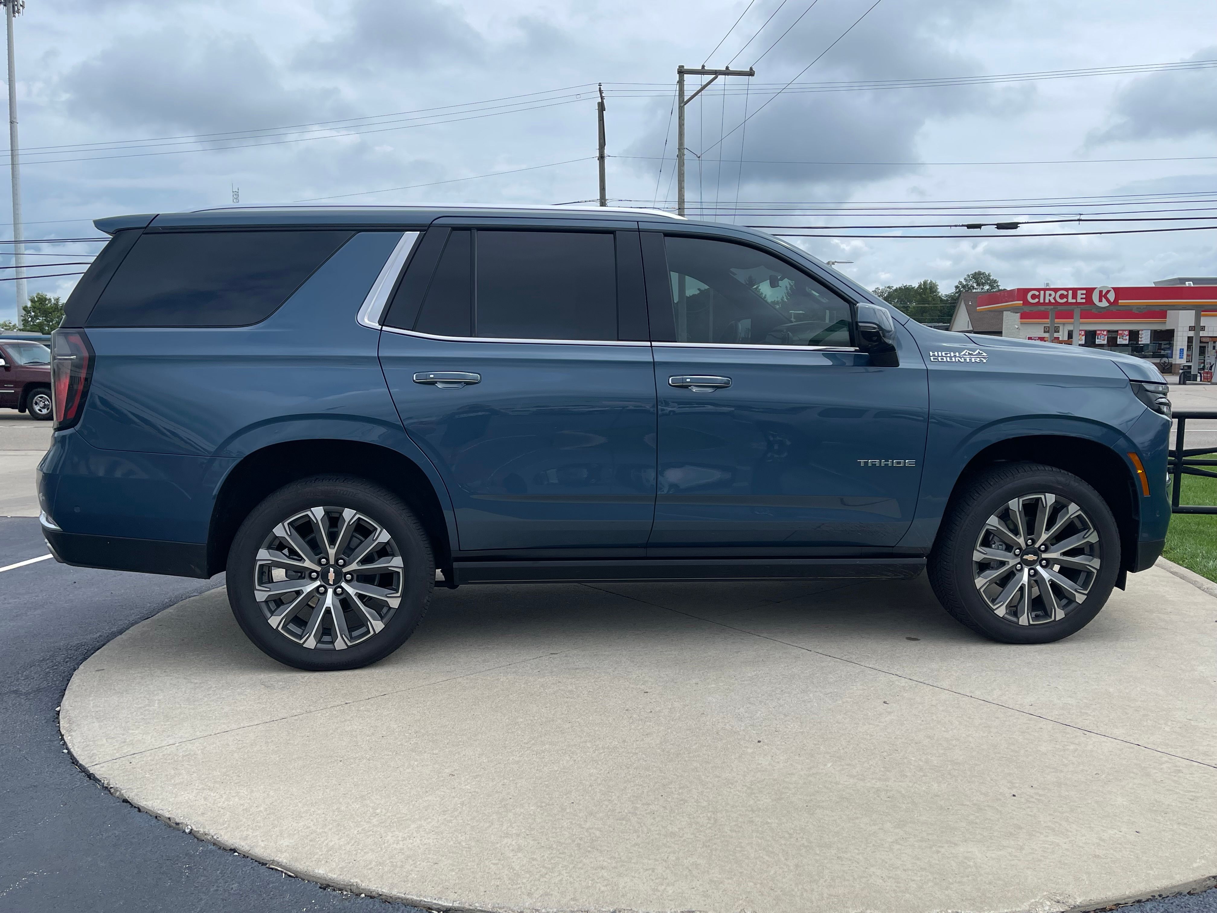 Used 2025 Lakeshore Blue Metallic Chevrolet High Country image 8