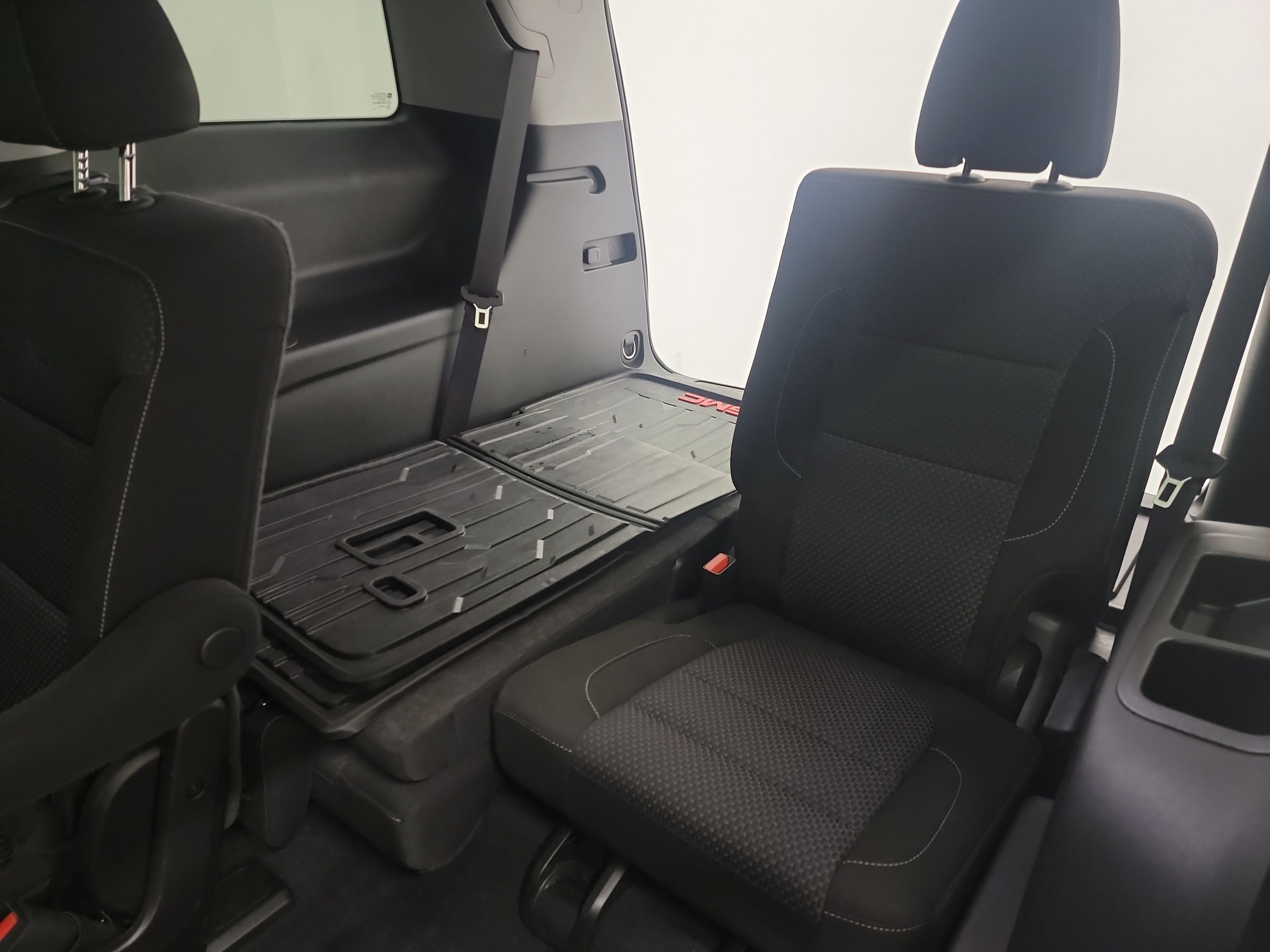 2022 GMC Acadia SLE photo