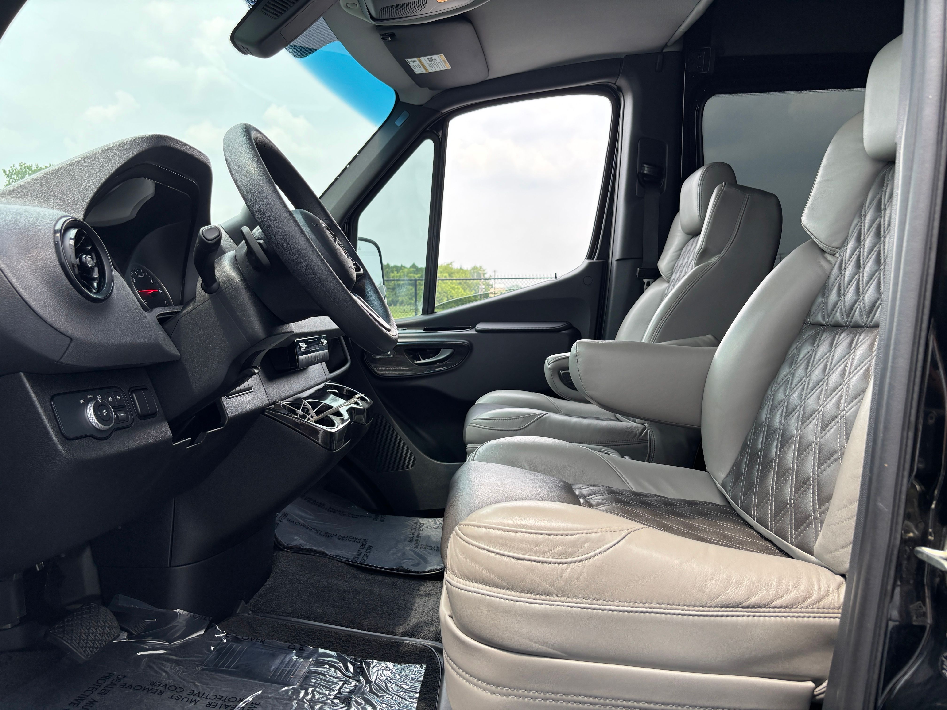 Used 2023 Black Mercedes-Benz Explorer Limited SE image 20