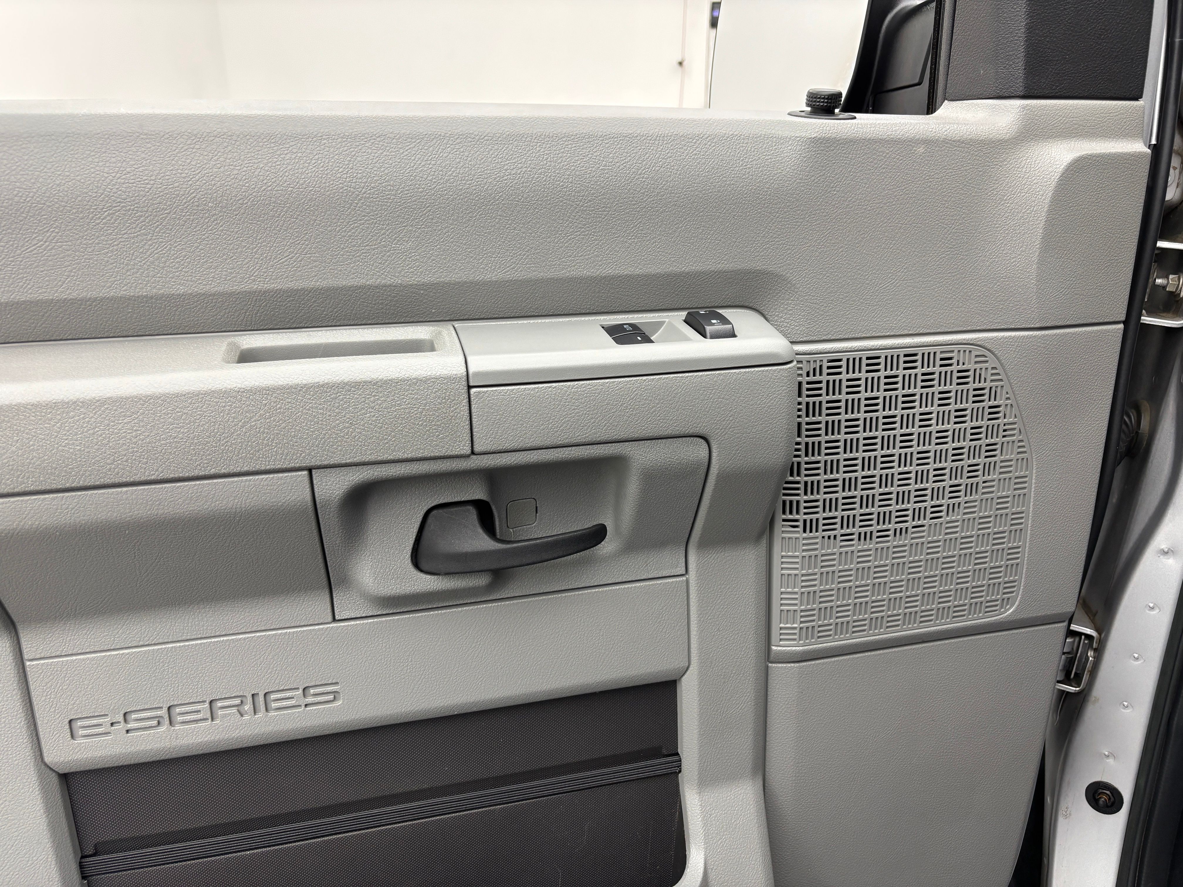 Used 2013 Ingot Silver Ford Explorer Limited SE image 17