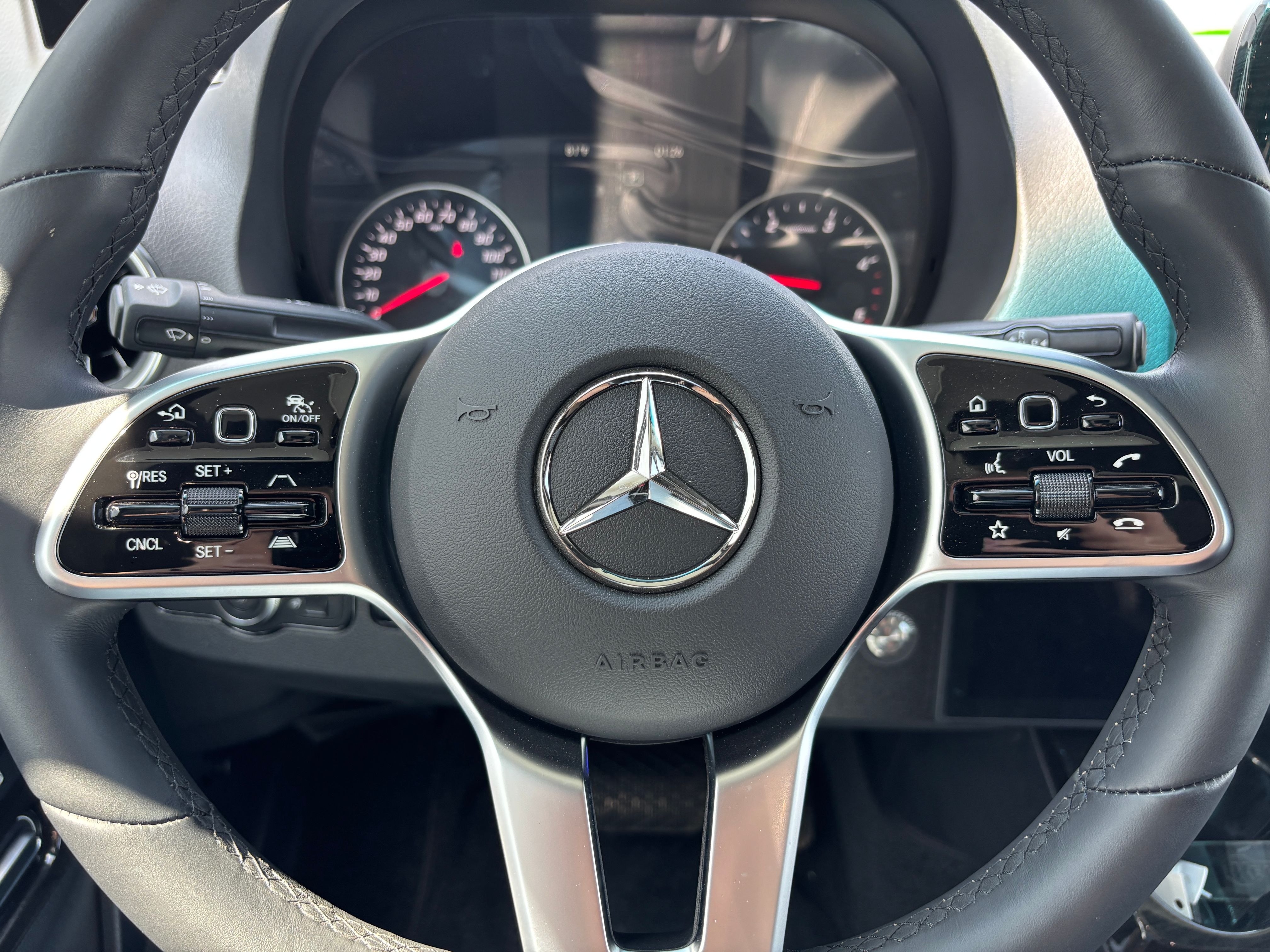 New 2026 Arctic White Mercedes-Benz Discovery Cross Country image 31