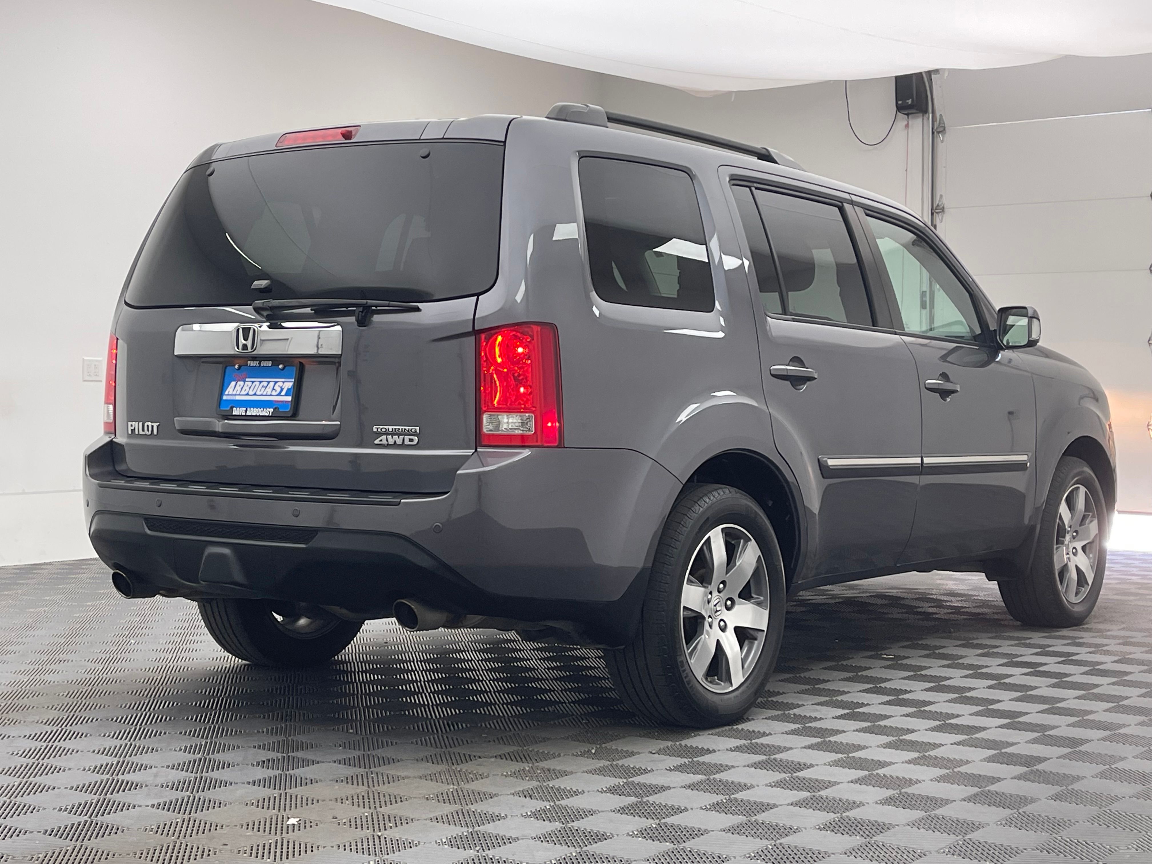 Used 2015 Modern Steel Metallic Honda Touring image 9