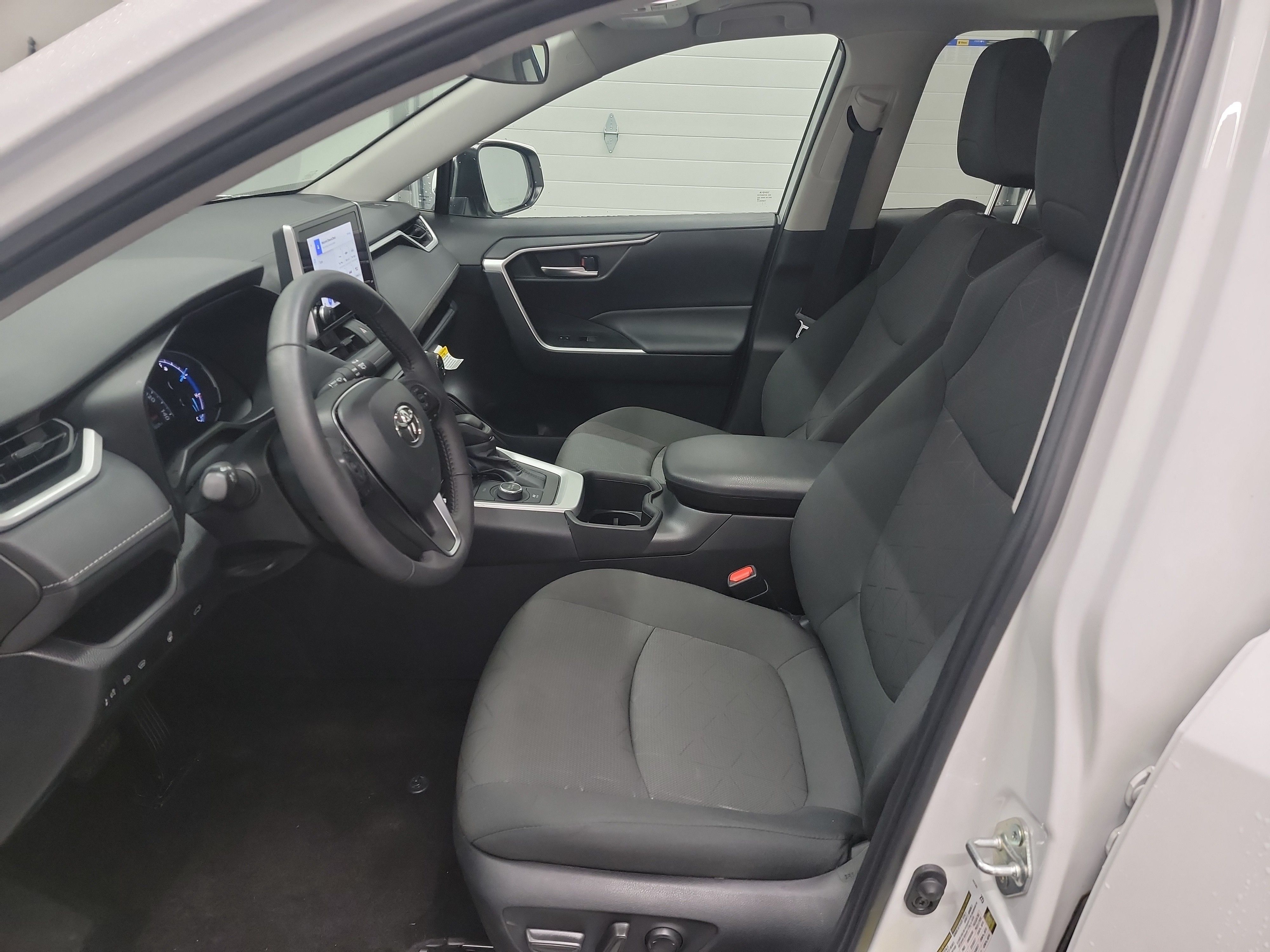 2024 Toyota RAV4 Hybrid XLE photo