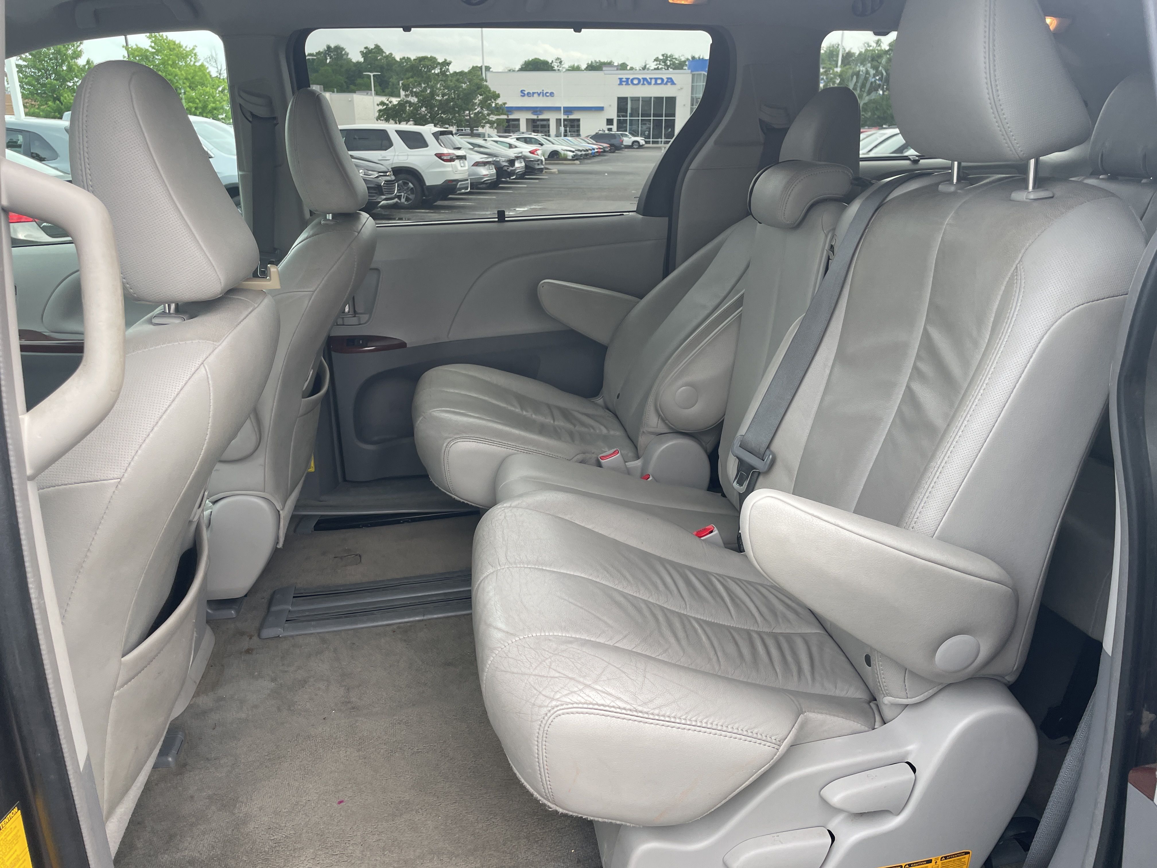 2013 Toyota Sienna XLE 7-Passenger Auto Access Se photo