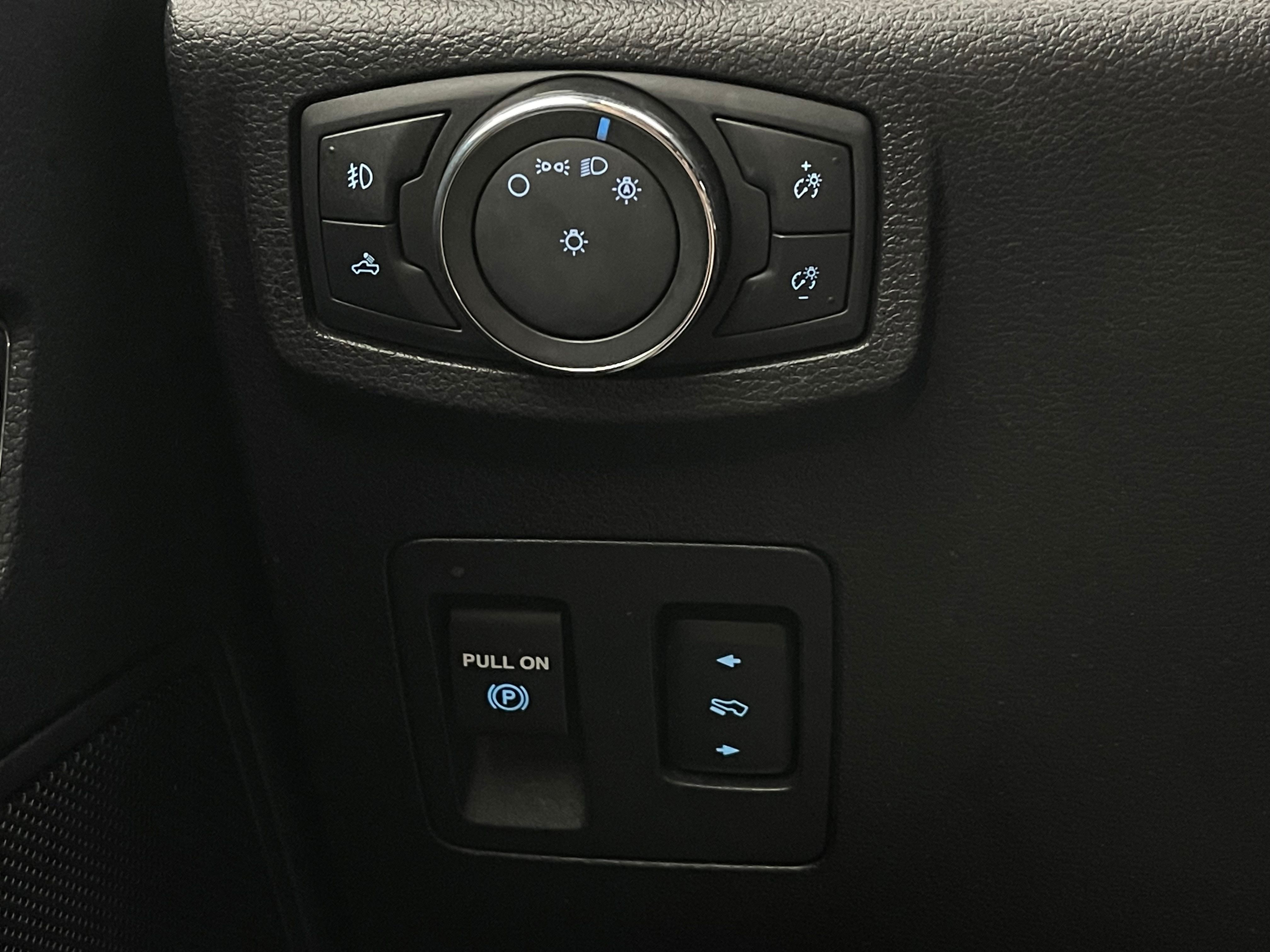 Used 2018 Oxford White Ford XLT image 19