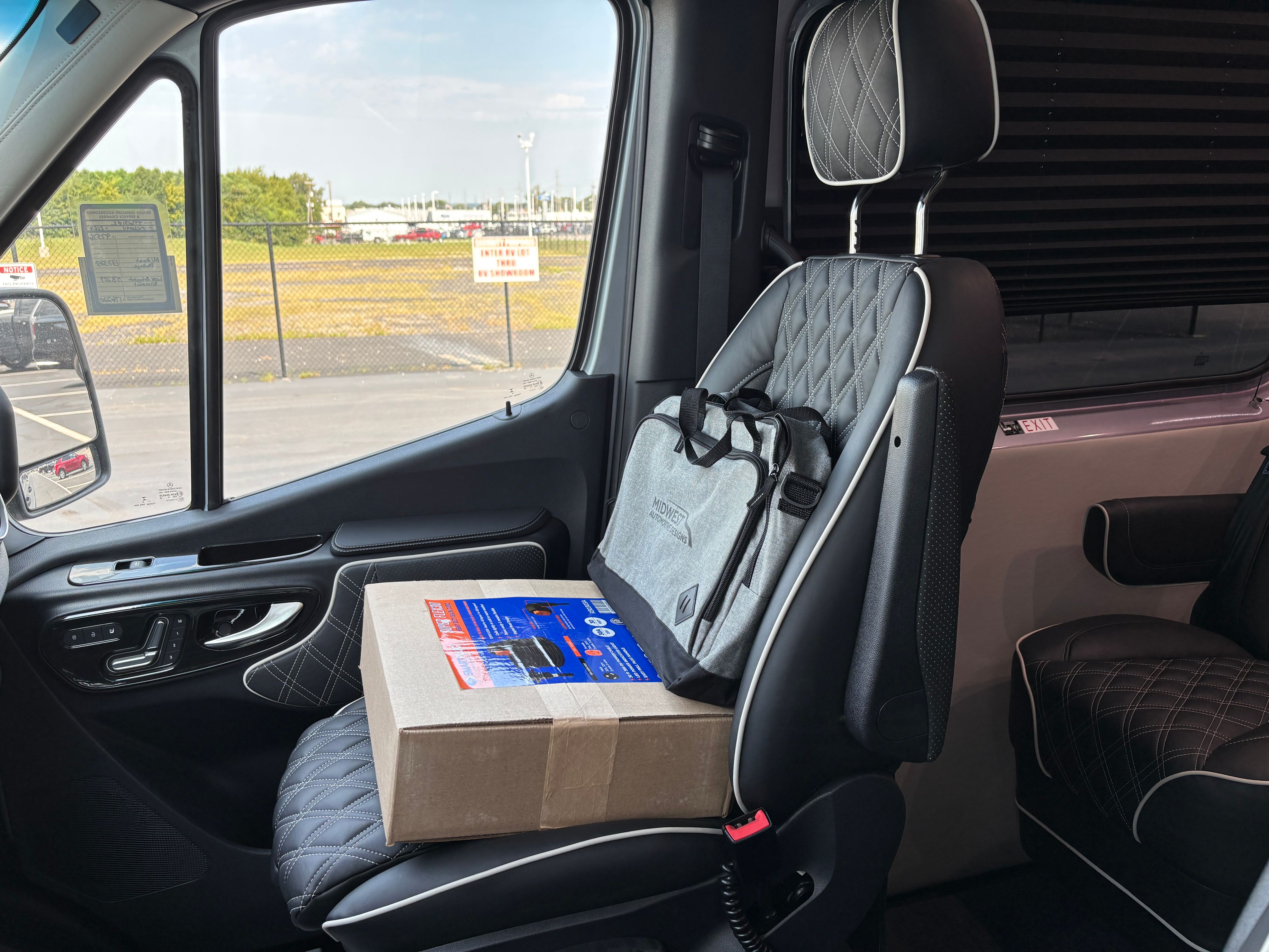 New 2027 Silver Mercedes-Benz Discovery Touring image 38