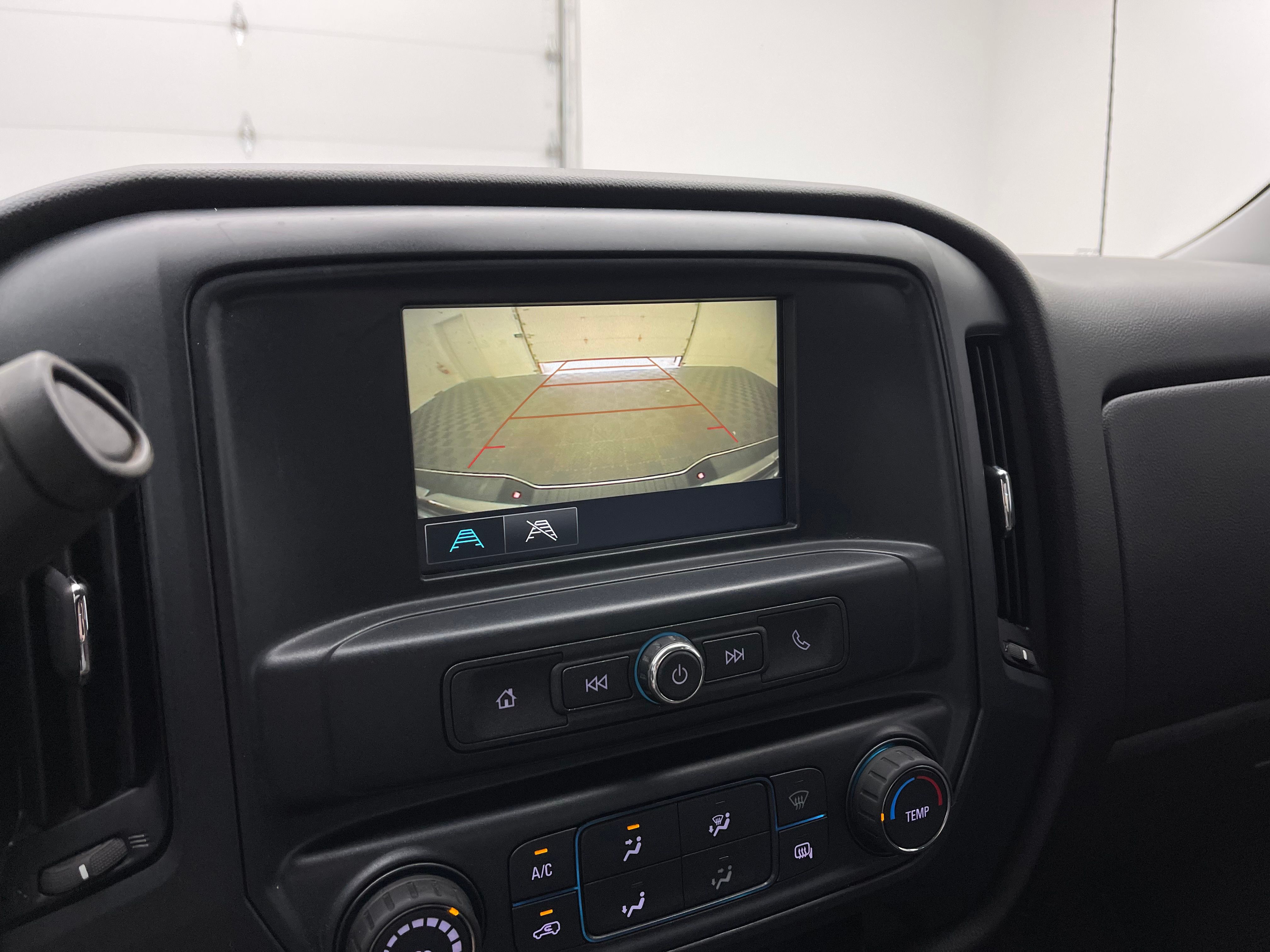 Used 2018 Summit White GMC Base image 4