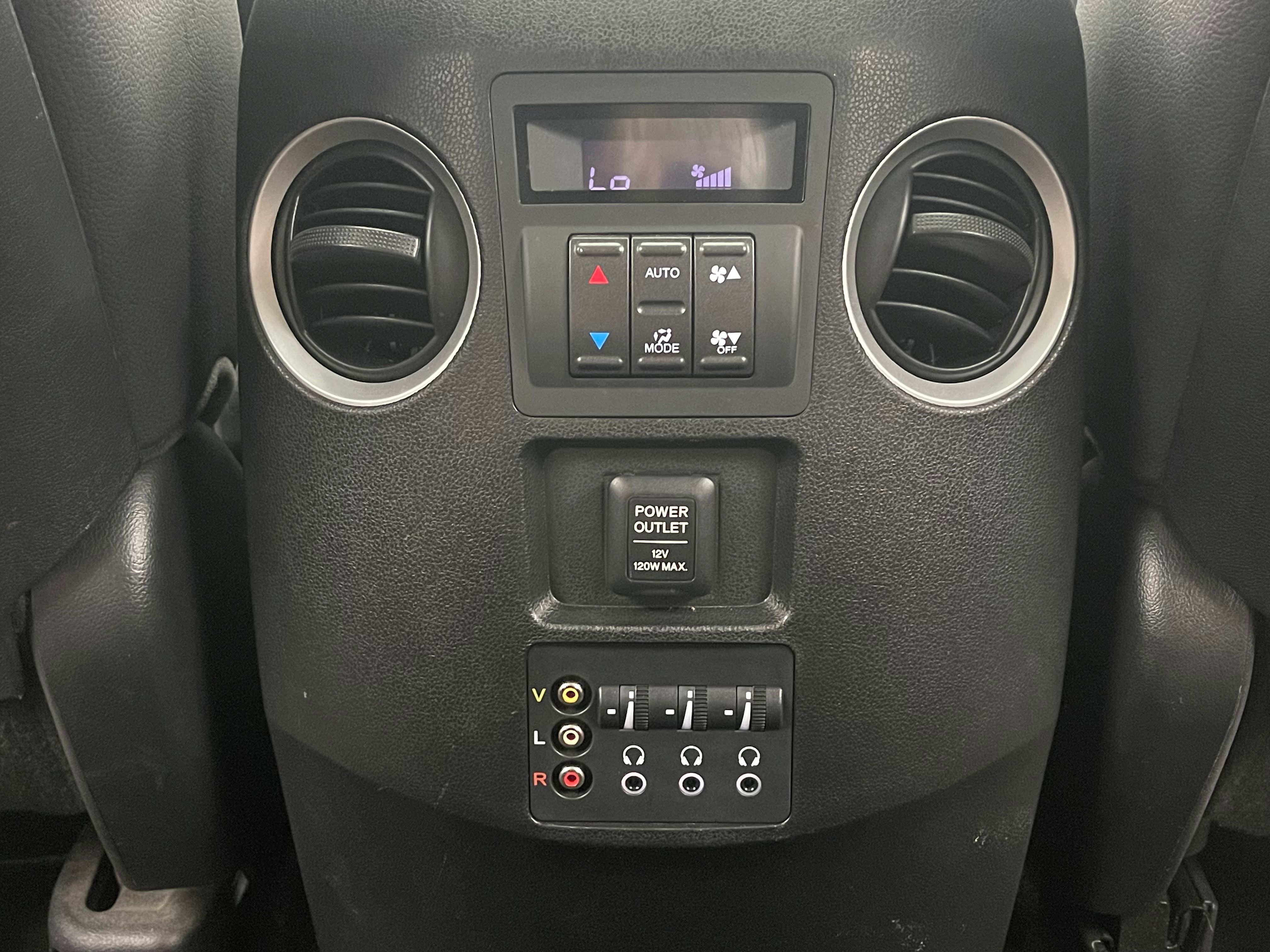 Used 2015 Modern Steel Metallic Honda Touring image 7