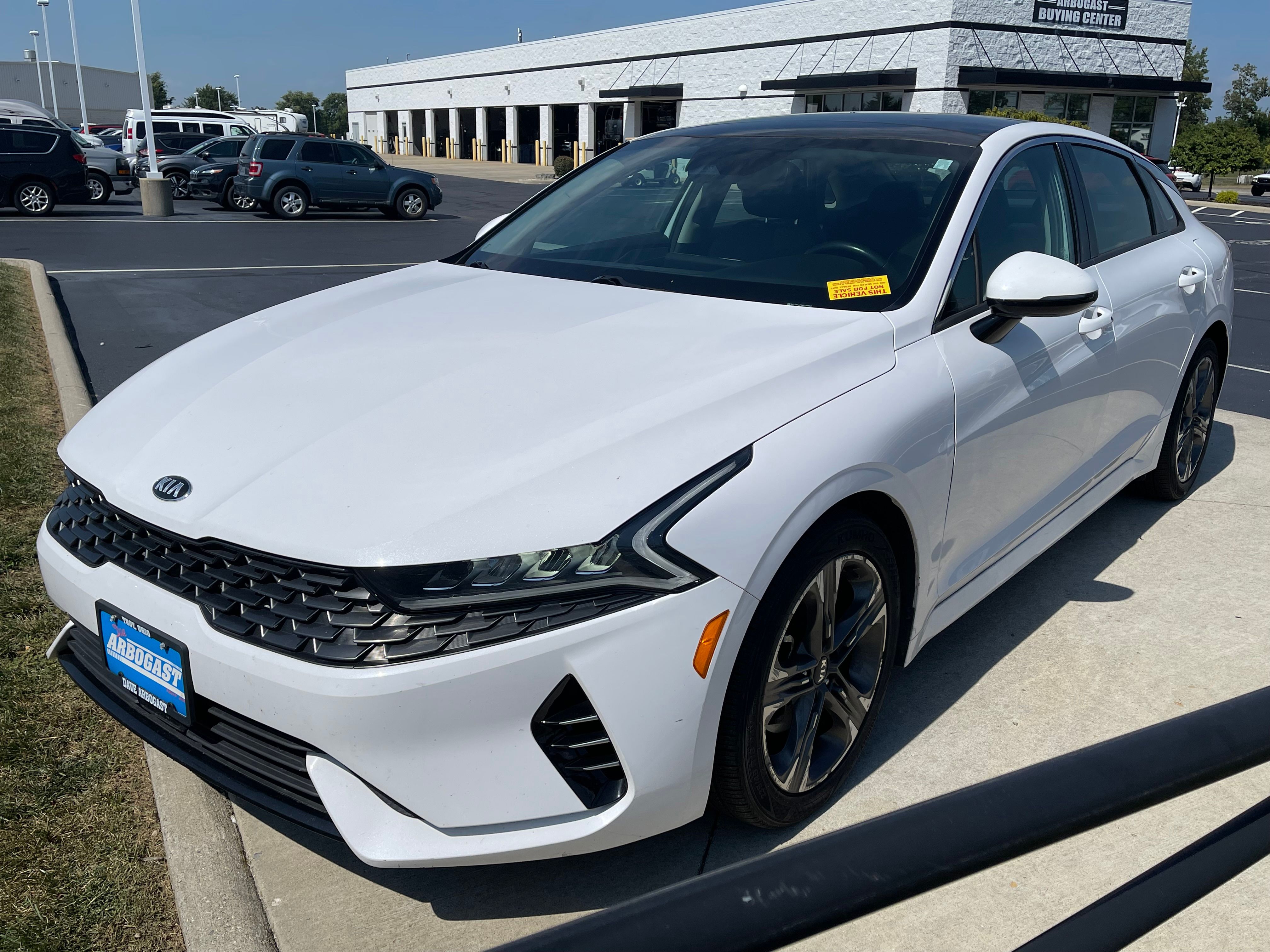 Used 2021 White Pearl Kia EX image 3