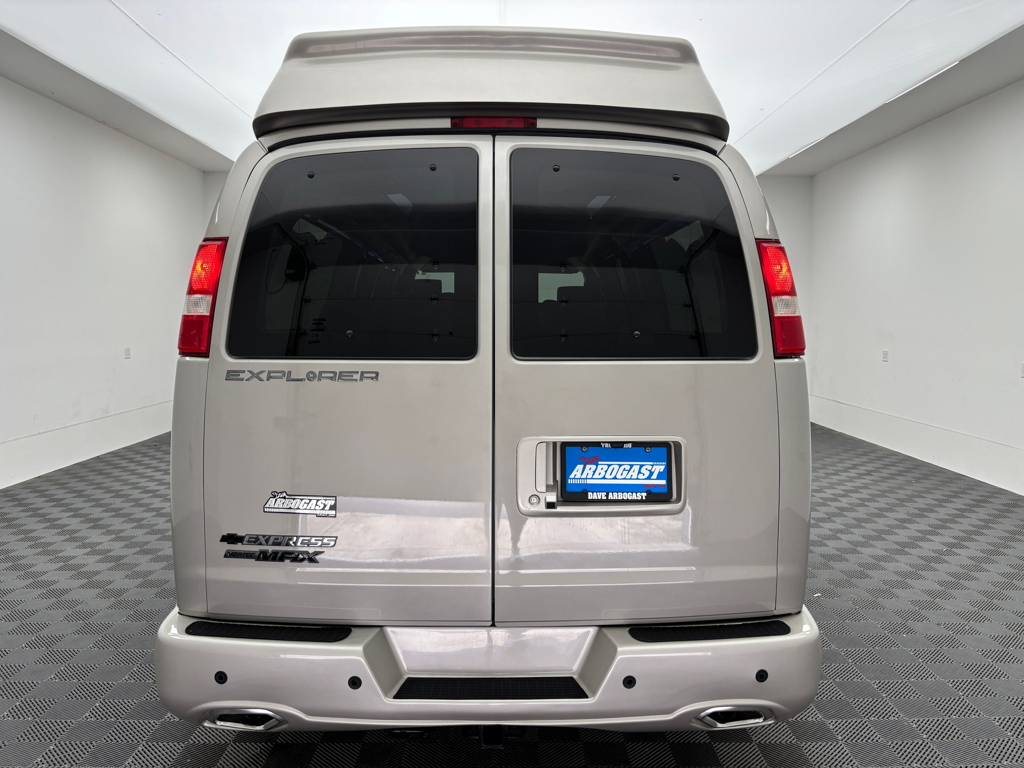 Used 2023 Silver Chevrolet Explorer Limited SE image 9
