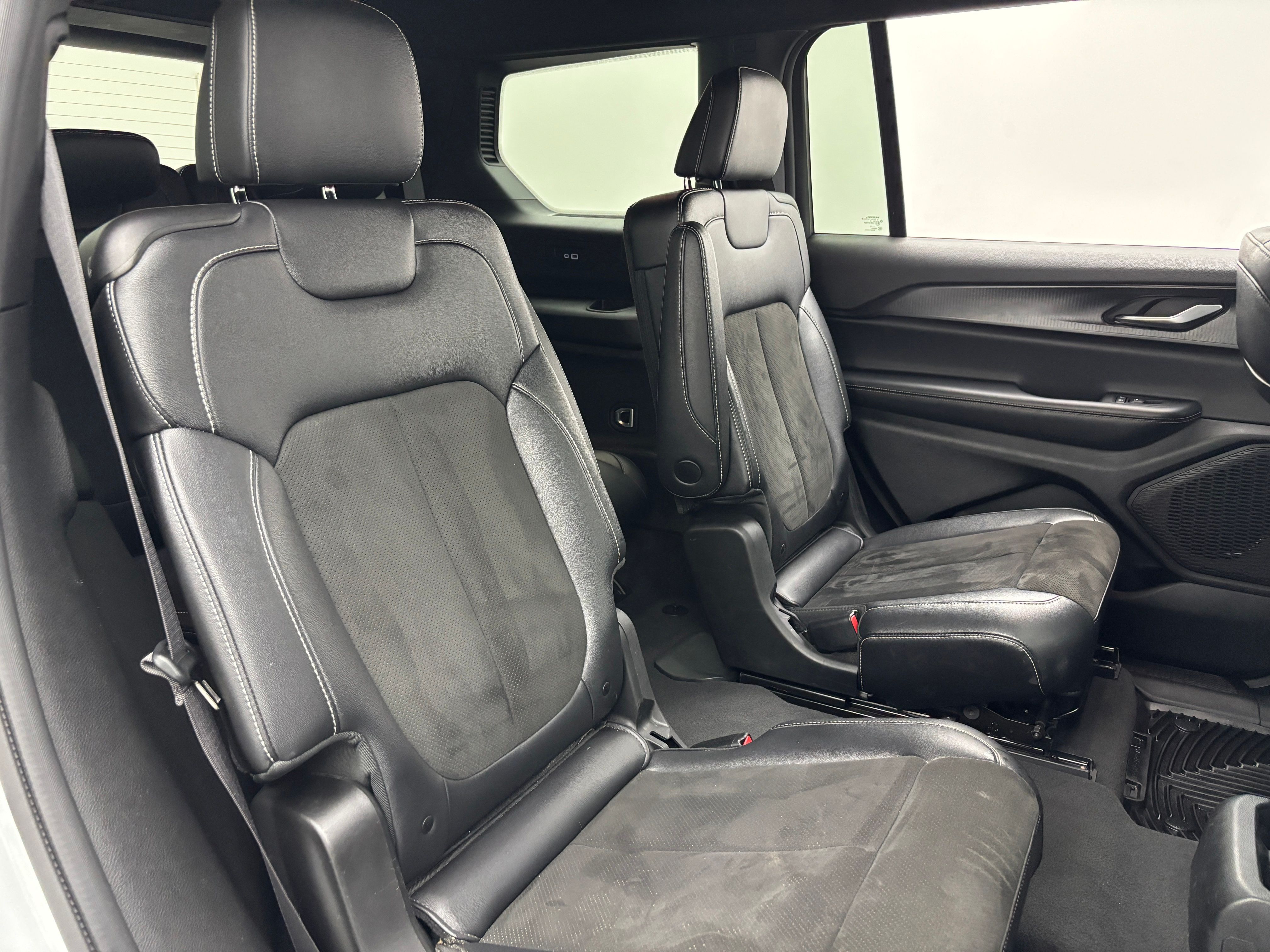 Used 2023 Bright White Clearcoat Jeep Altitude X image 39