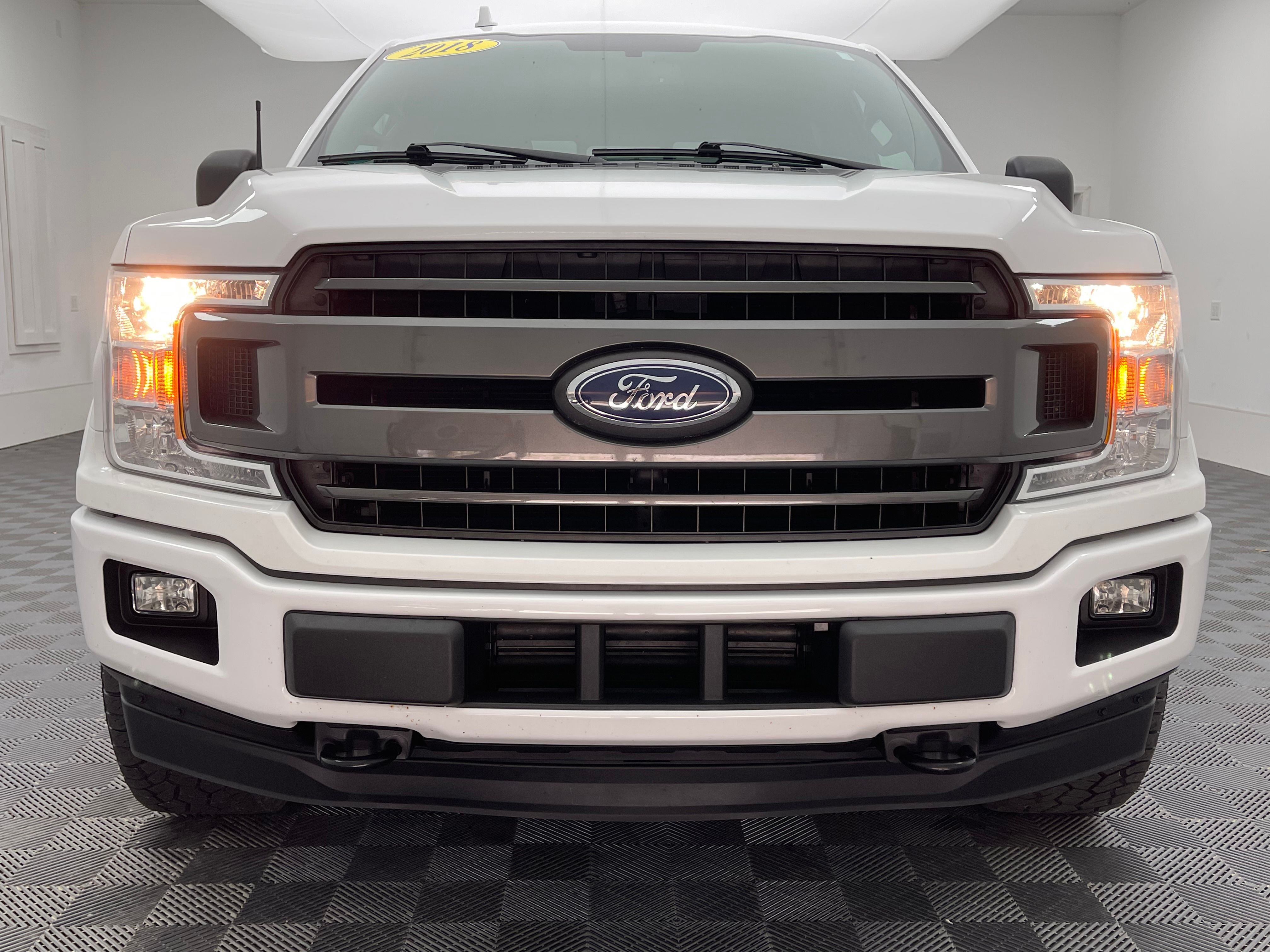 Used 2018 Oxford White Ford XLT image 10