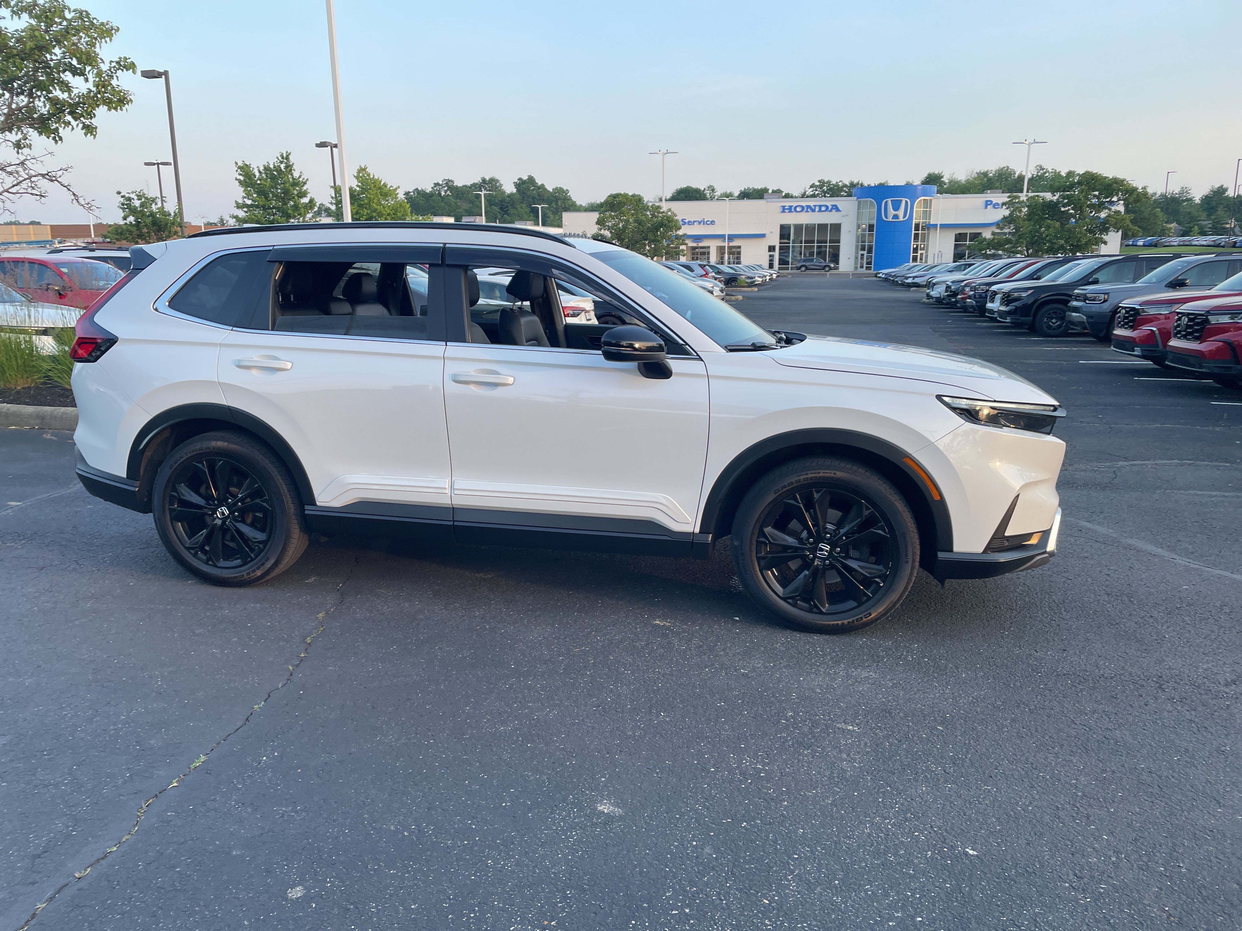 2023 Honda CR-V Hybrid Sport Touring photo