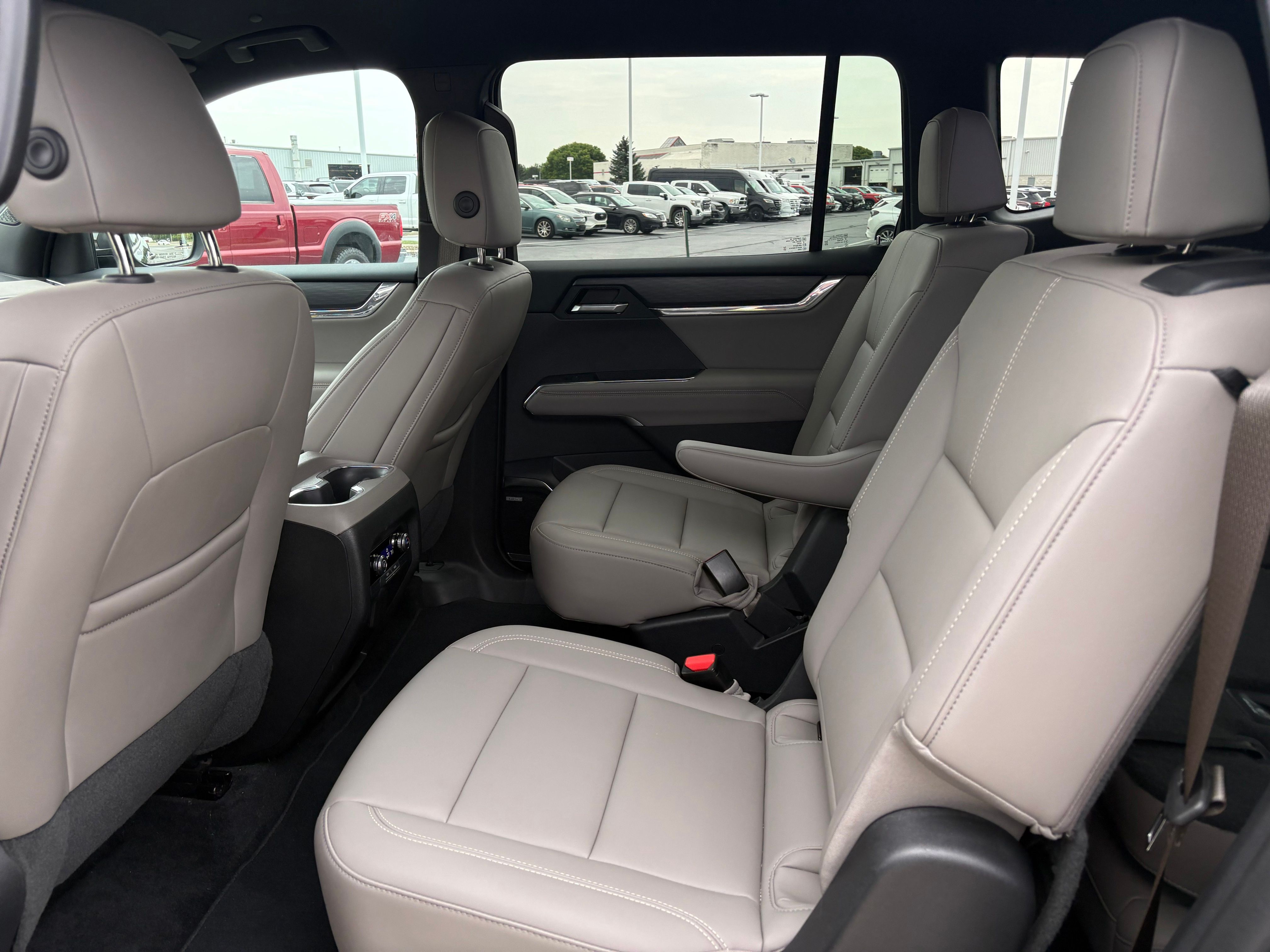 Used 2024 Ebony Twilight Metallic GMC Elevation image 14
