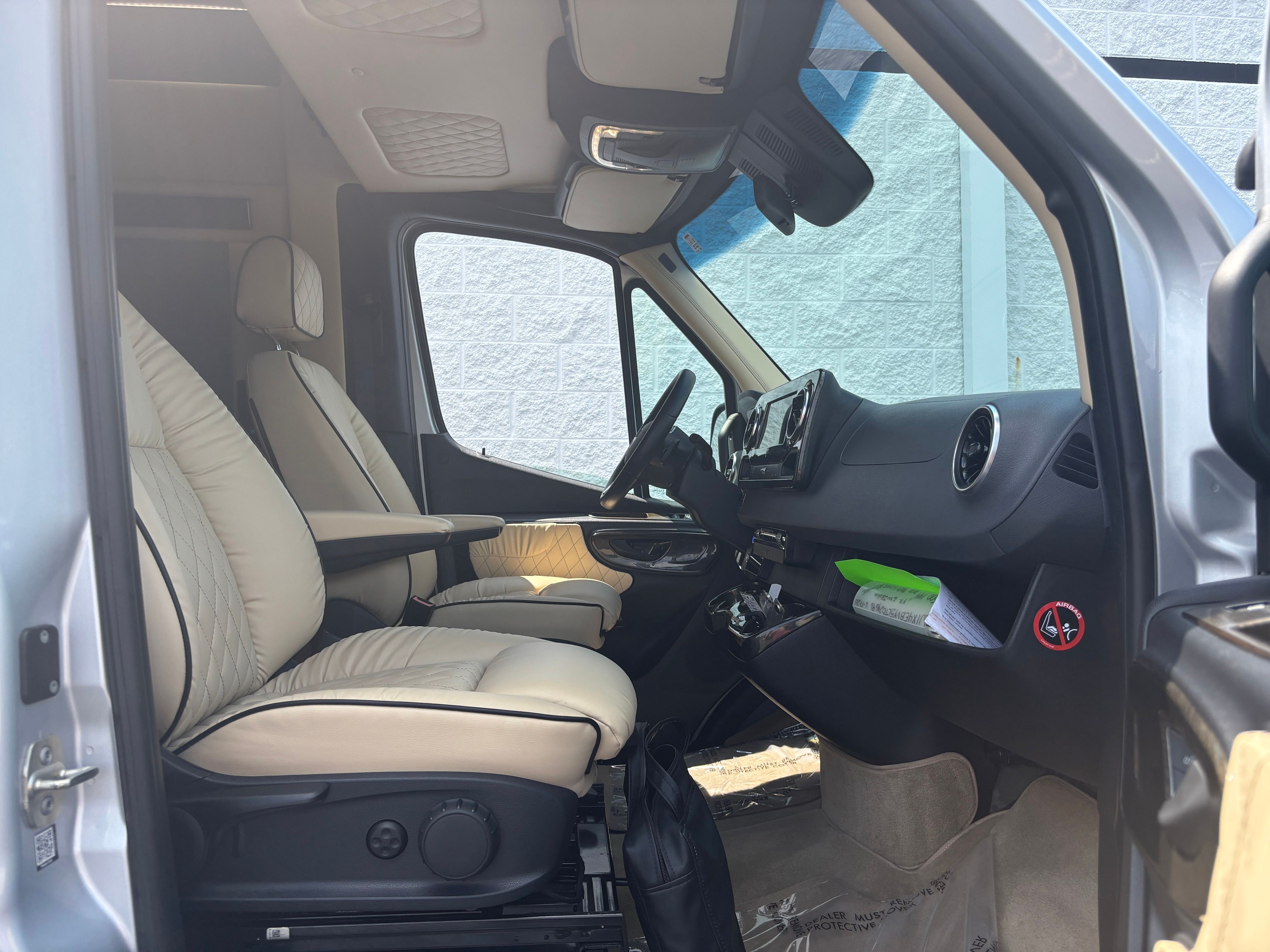 Used 2021 Silver Mercedes-Benz Midwest Luxe Cruiser image 25