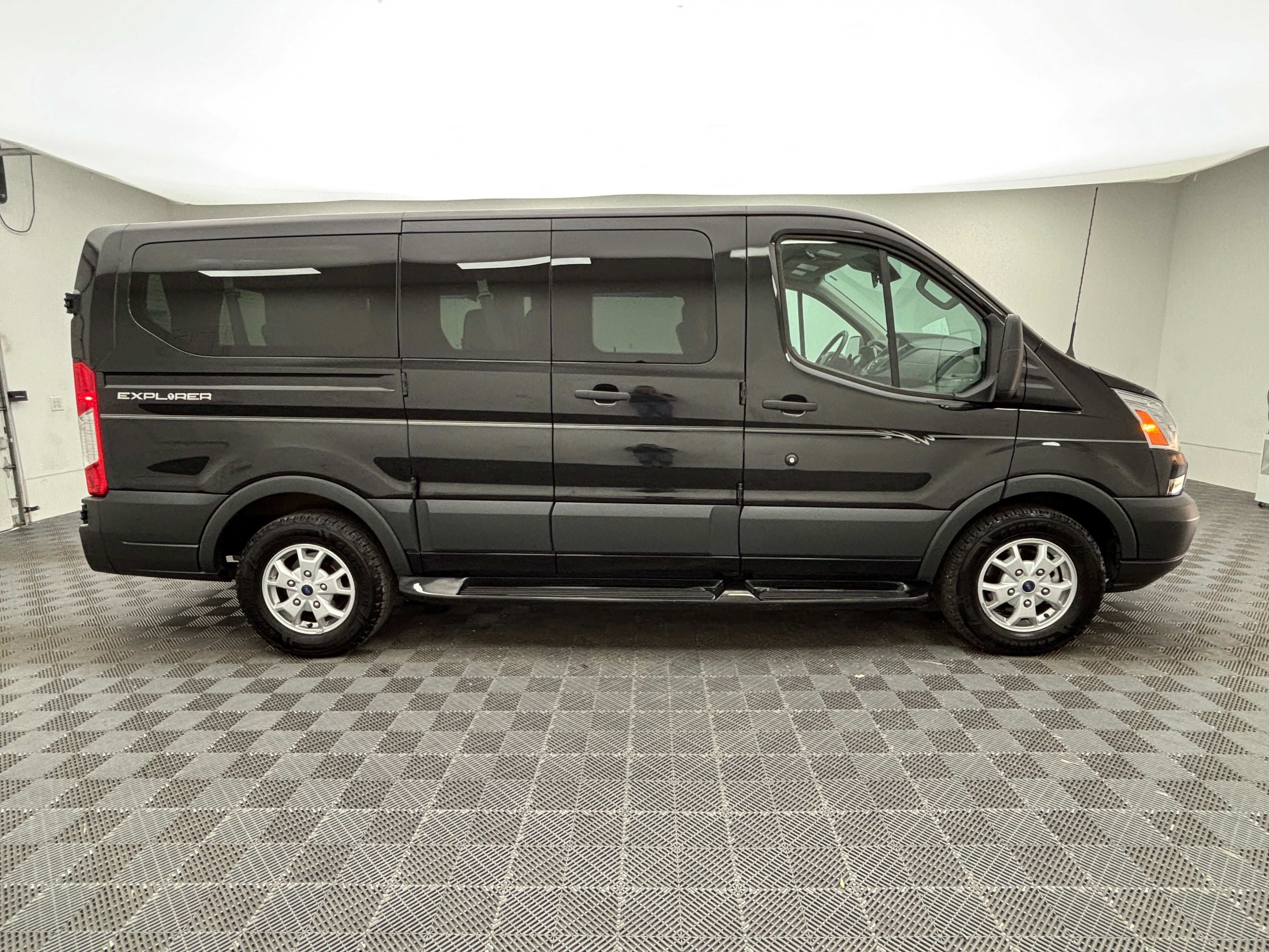 Used 2015 Tuxedo Black Metallic Ford Explorer Limited SE image 5