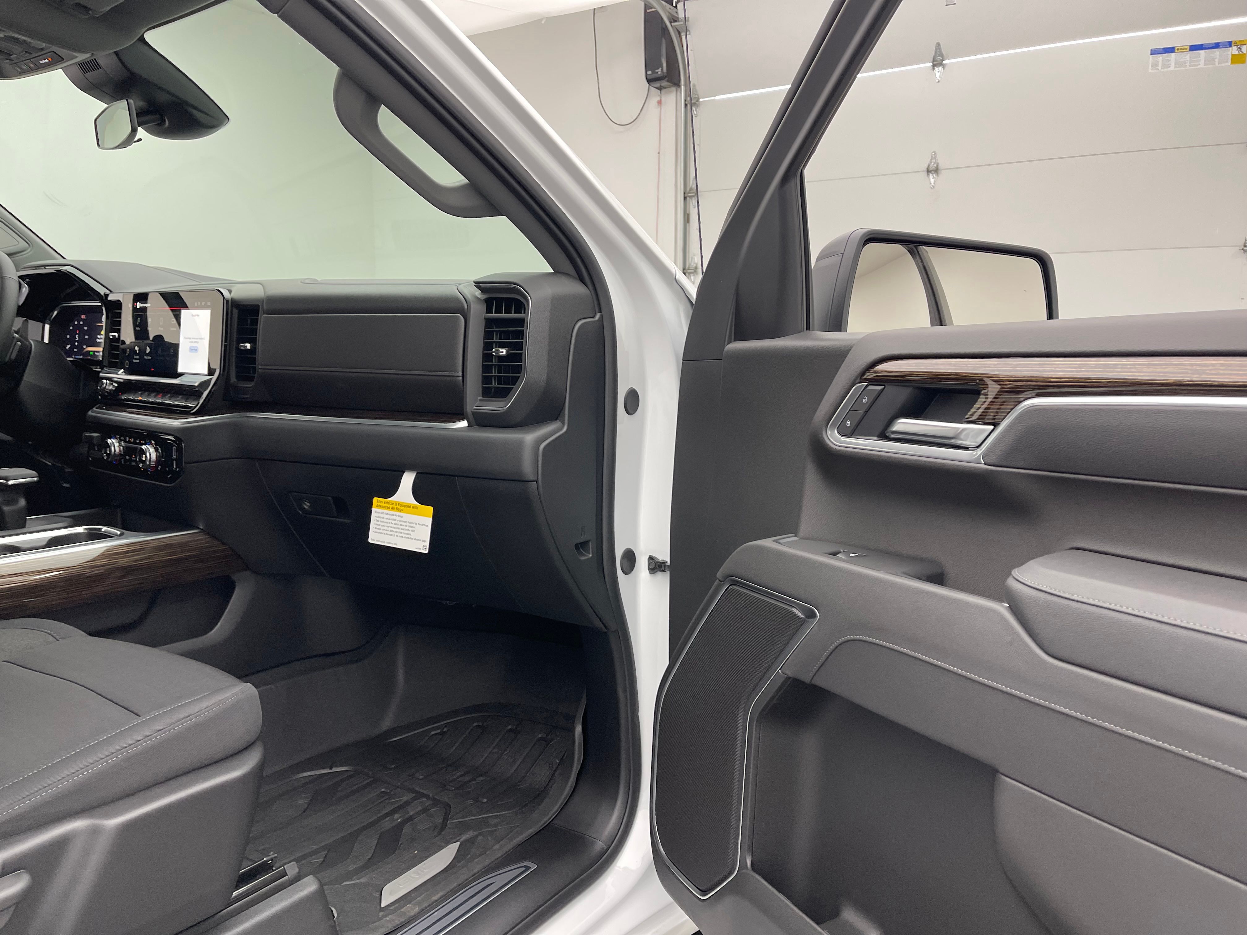 New 2026 Summit White GMC Elevation image 30