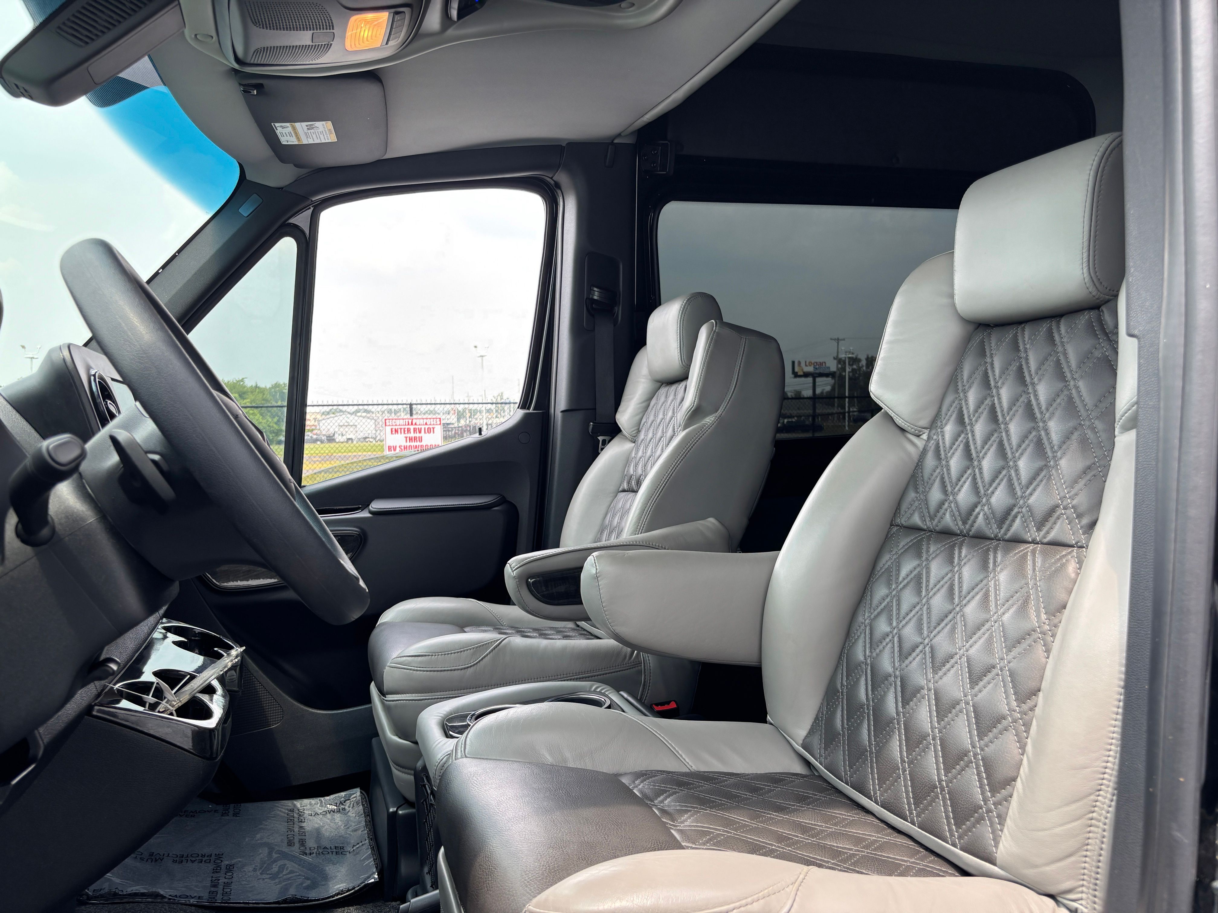Used 2023 Black Mercedes-Benz Explorer Limited SE image 21