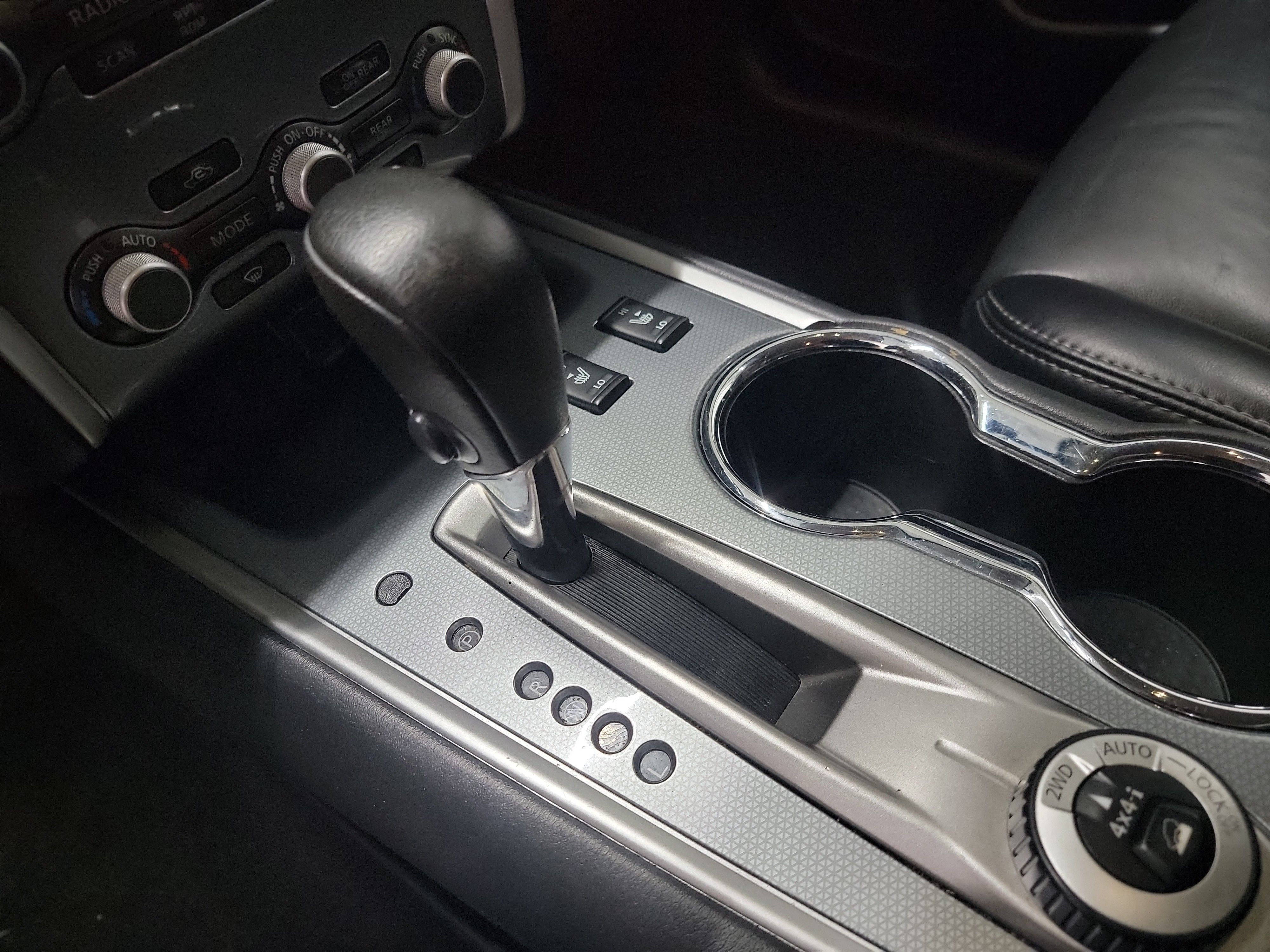 2019 Nissan Pathfinder SL photo