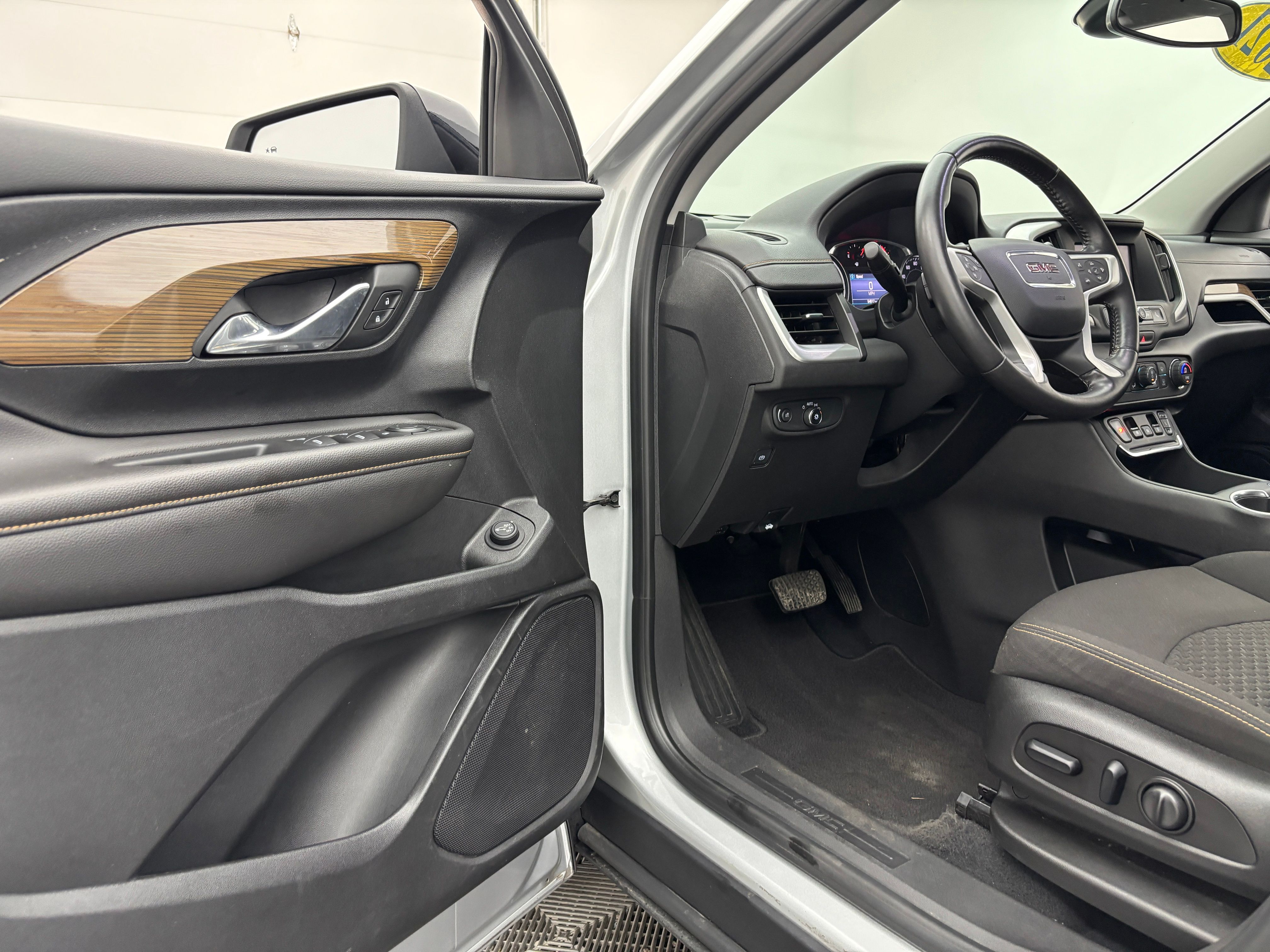 Used 2021 Quicksilver Metallic GMC SLE image 14