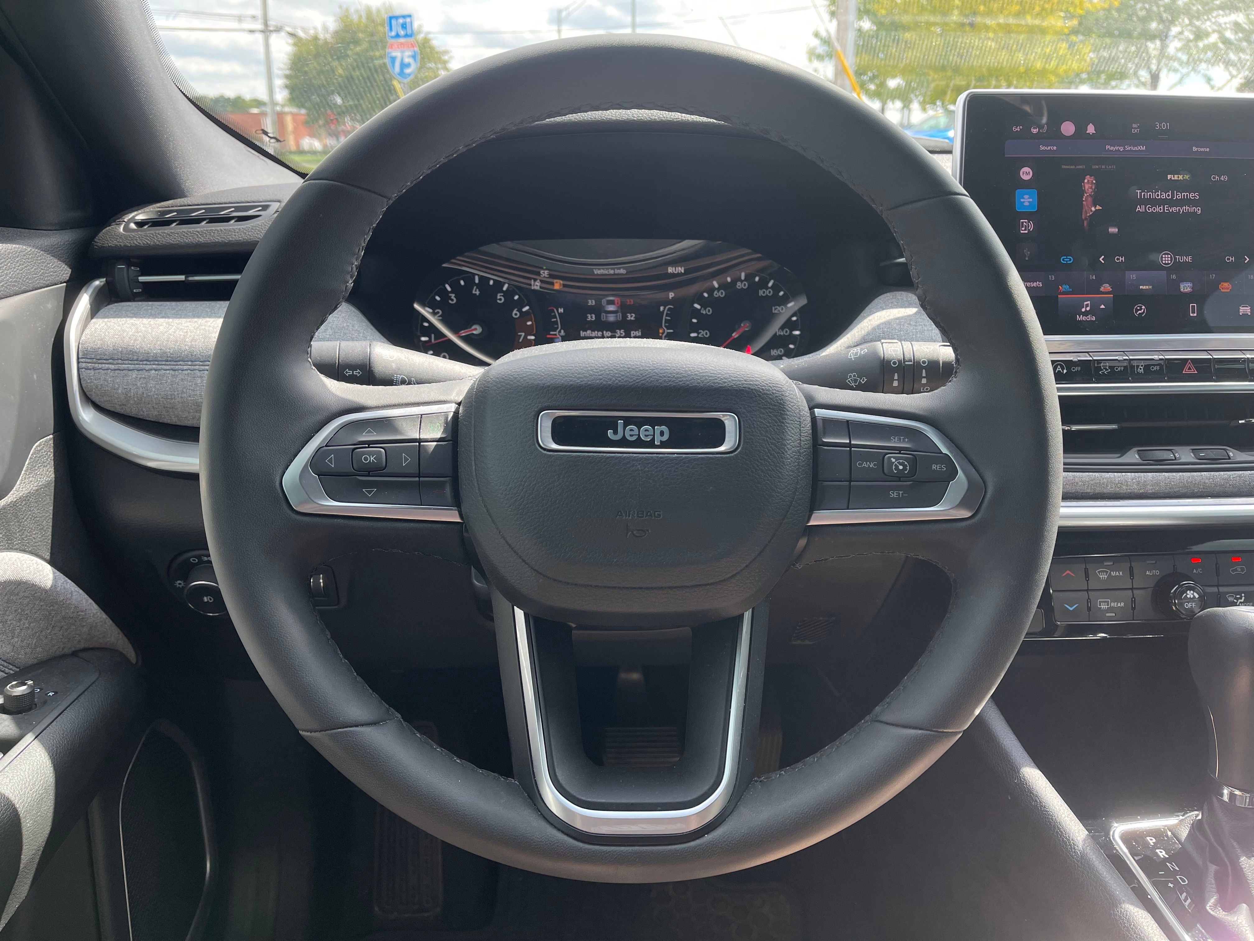 Used 2023 Diamond Black Crystal Pearlcoat Jeep Latitude image 10