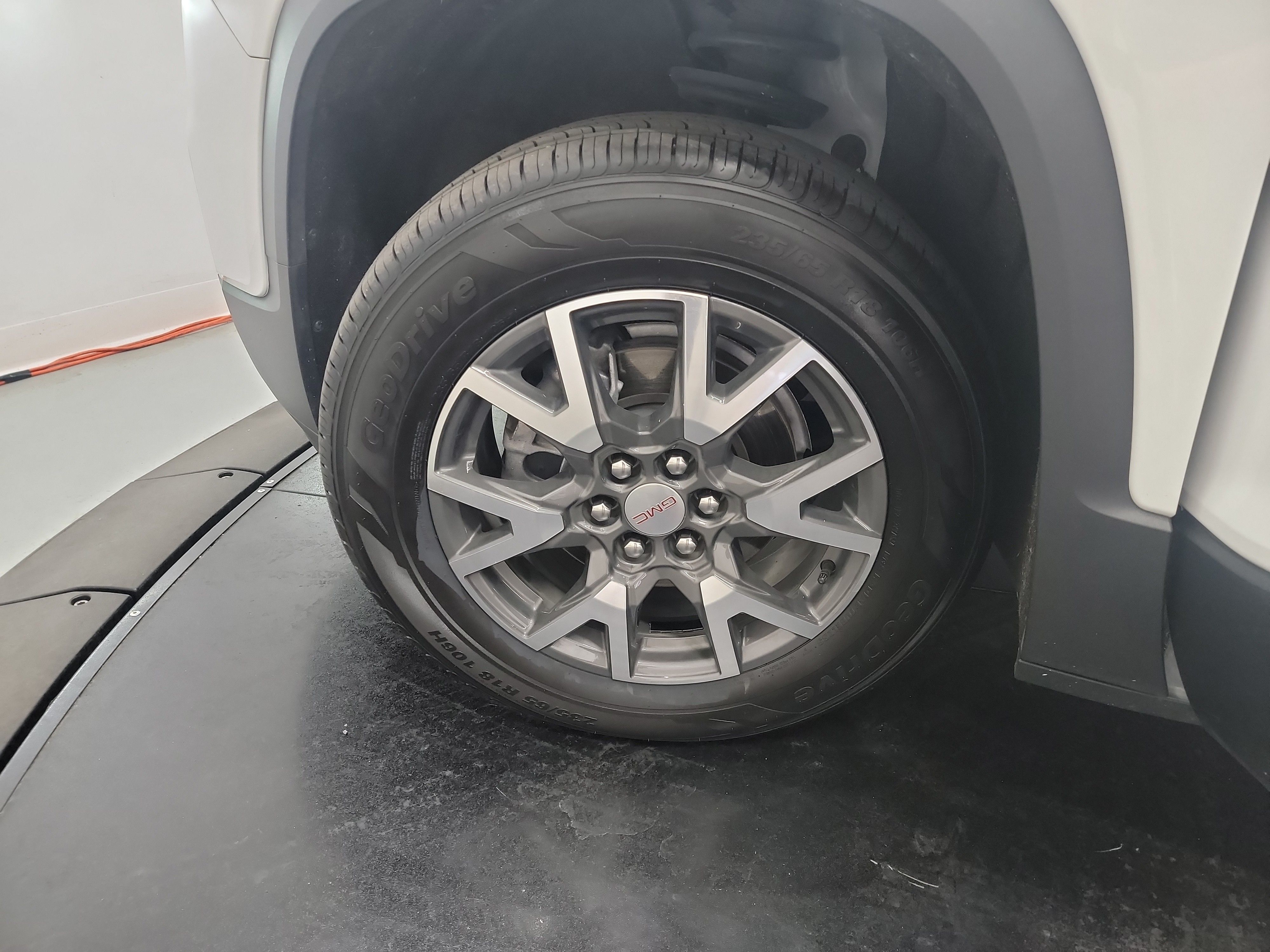 2022 GMC Acadia SLE photo