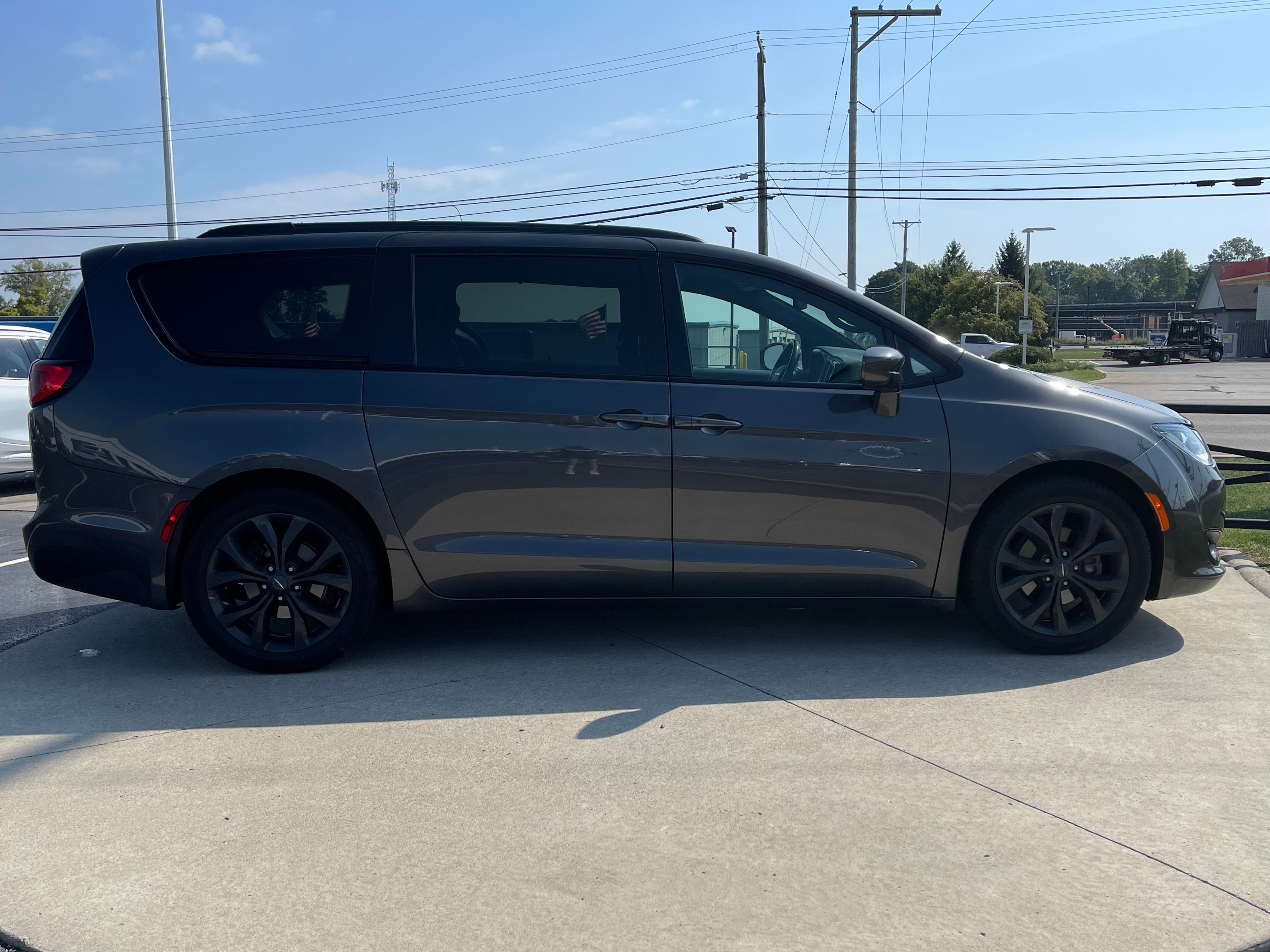 Used 2020 Granite Crystal Metallic Clearcoat Chrysler Touring L Plus image 8
