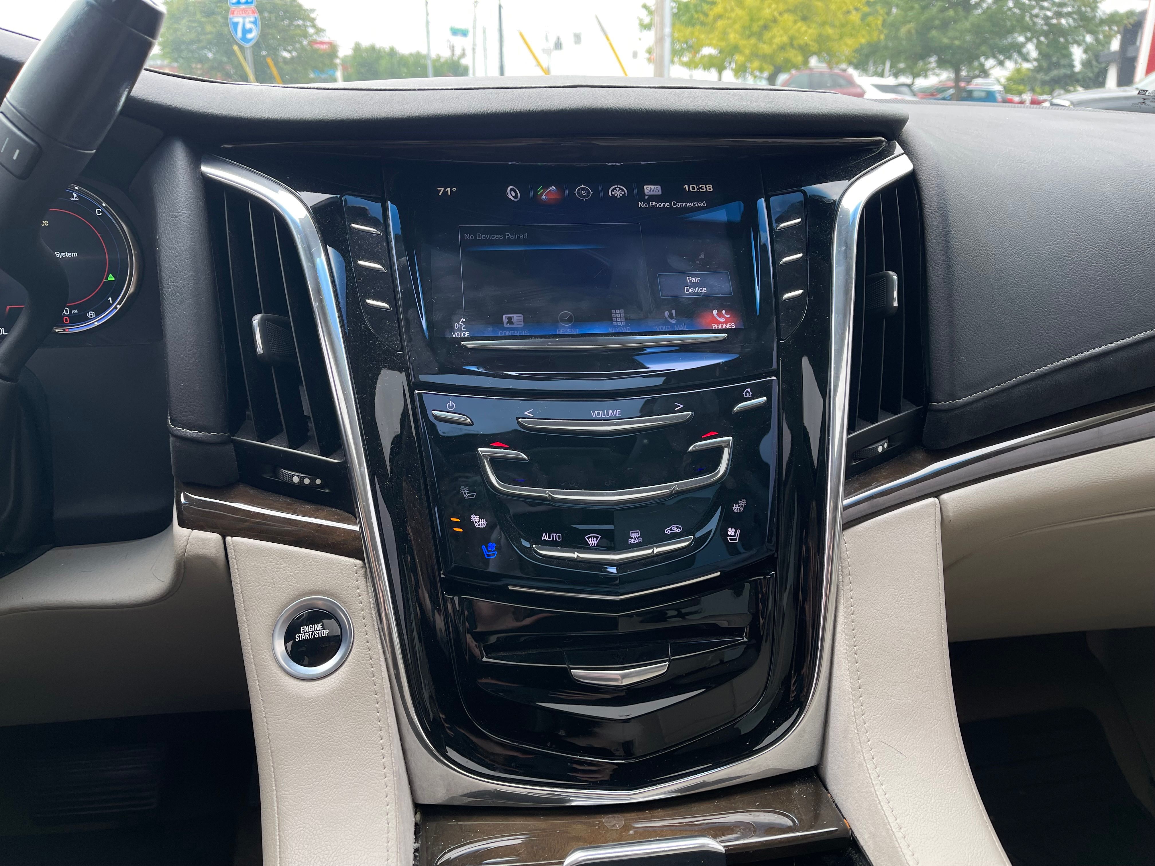 Used 2018 Crystal White Tricoat Cadillac Premium image 11