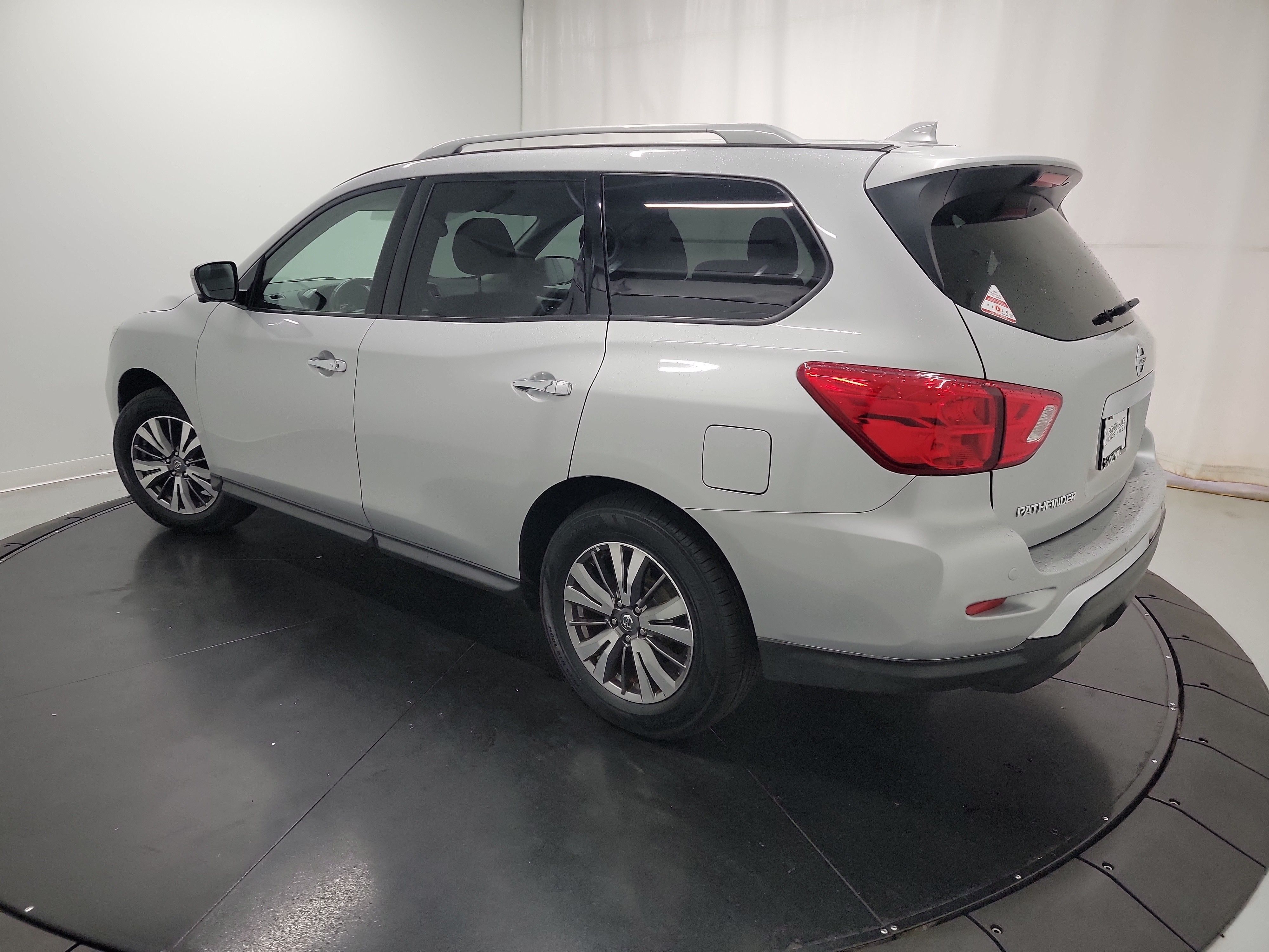 2019 Nissan Pathfinder SL photo