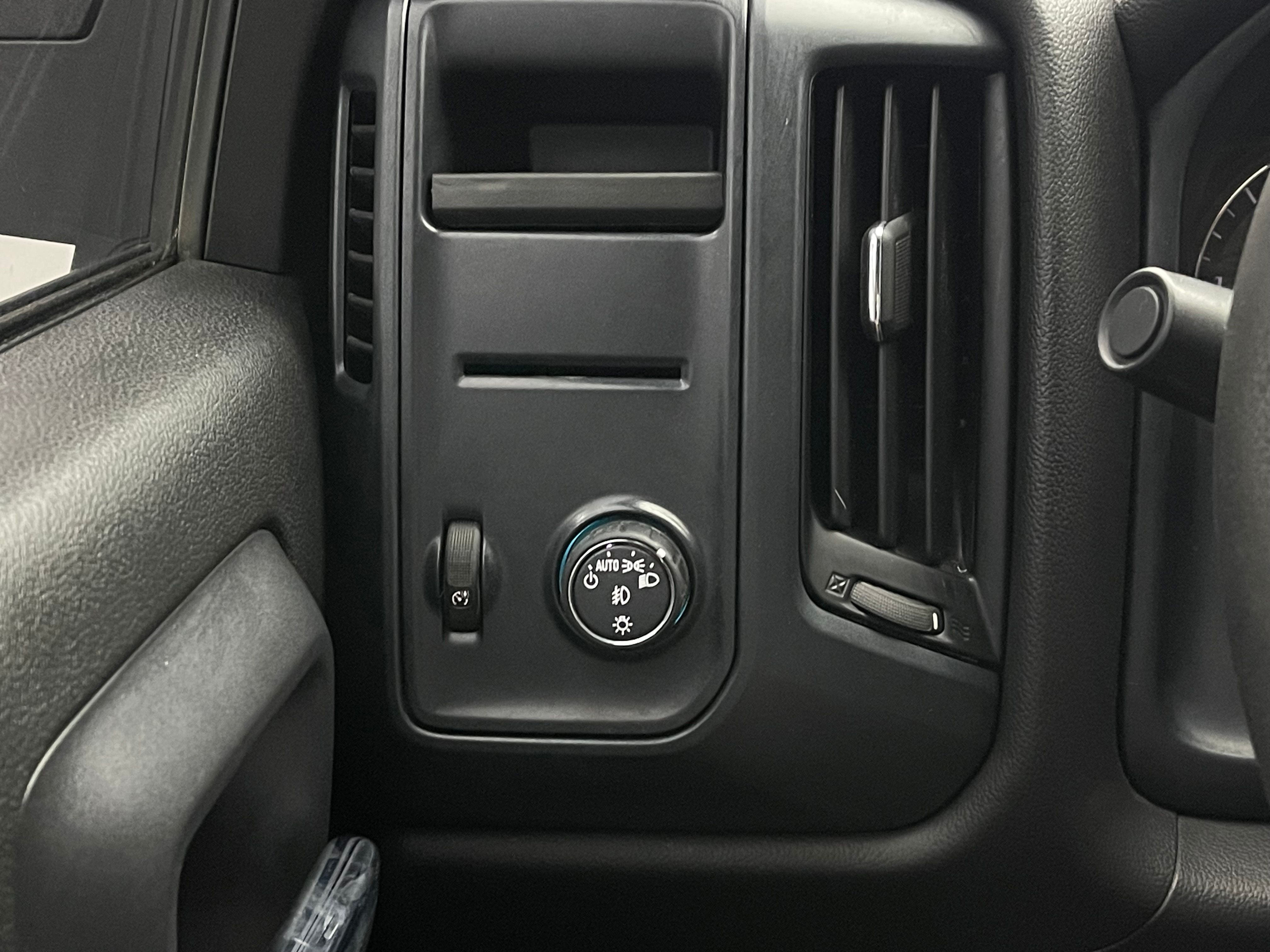 Used 2018 Summit White GMC Base image 19