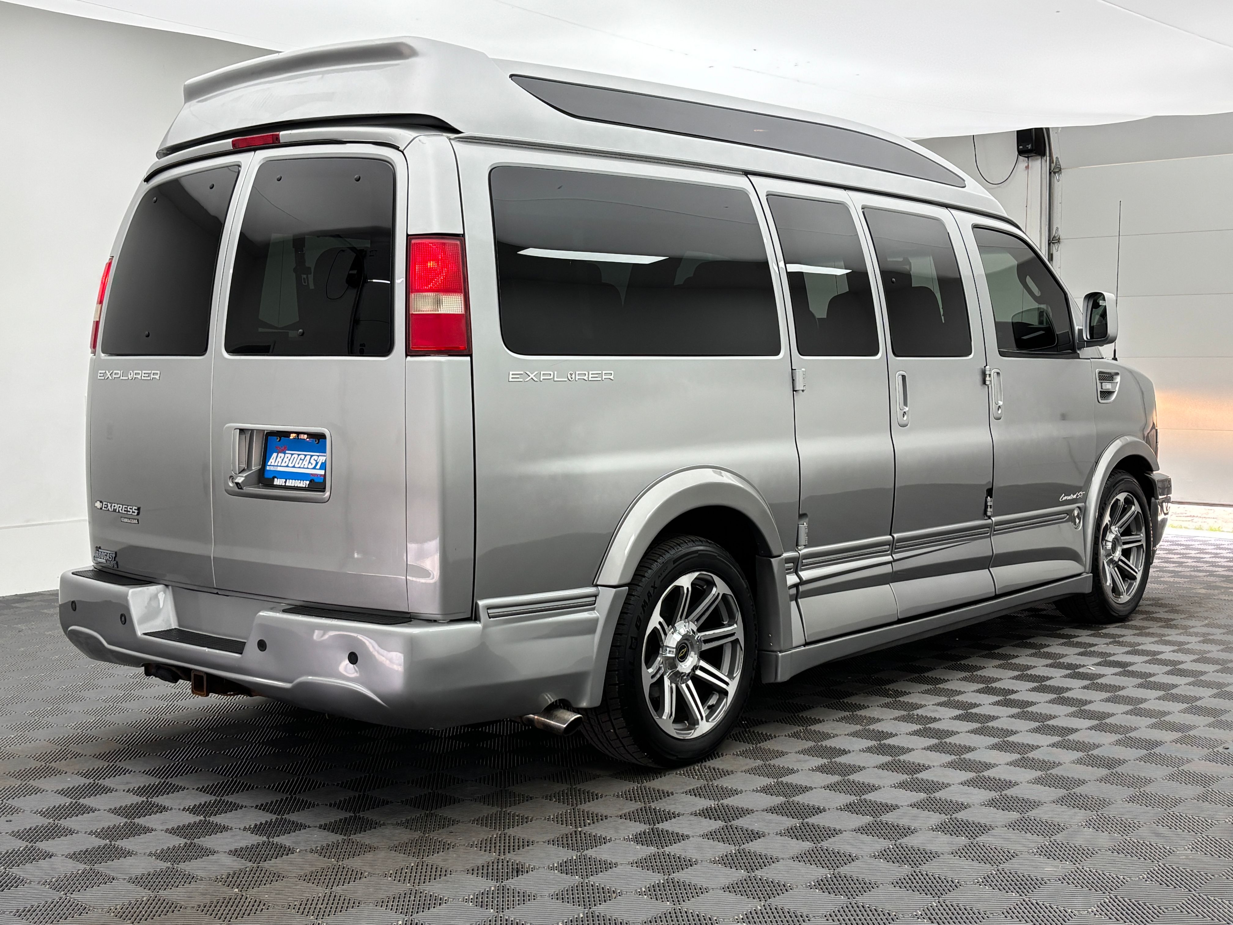 Used 2017 Silver Ice Metallic Chevrolet Explorer Limited SE image 8