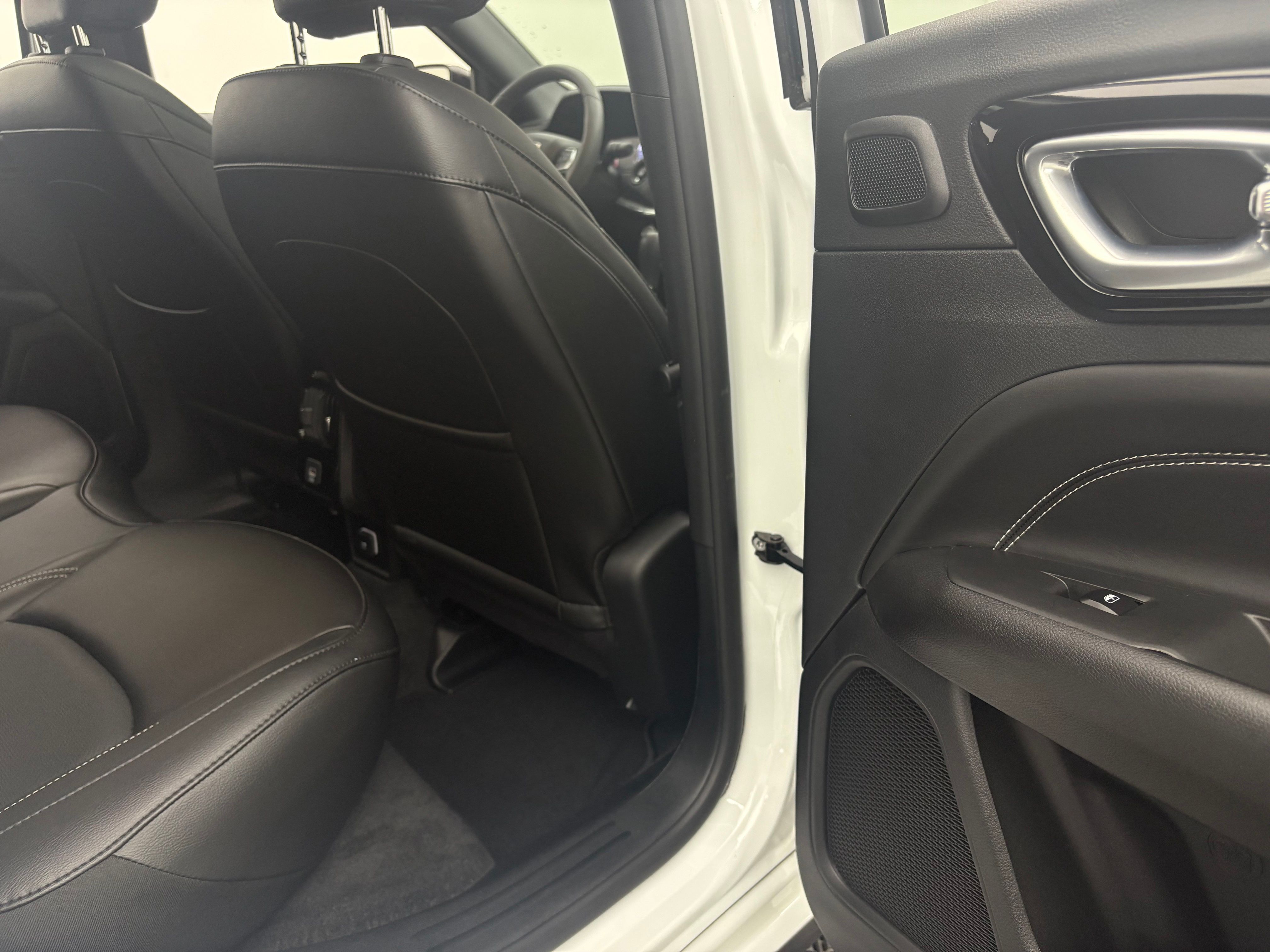 Used 2023 Bright White Clearcoat Jeep Limited image 32