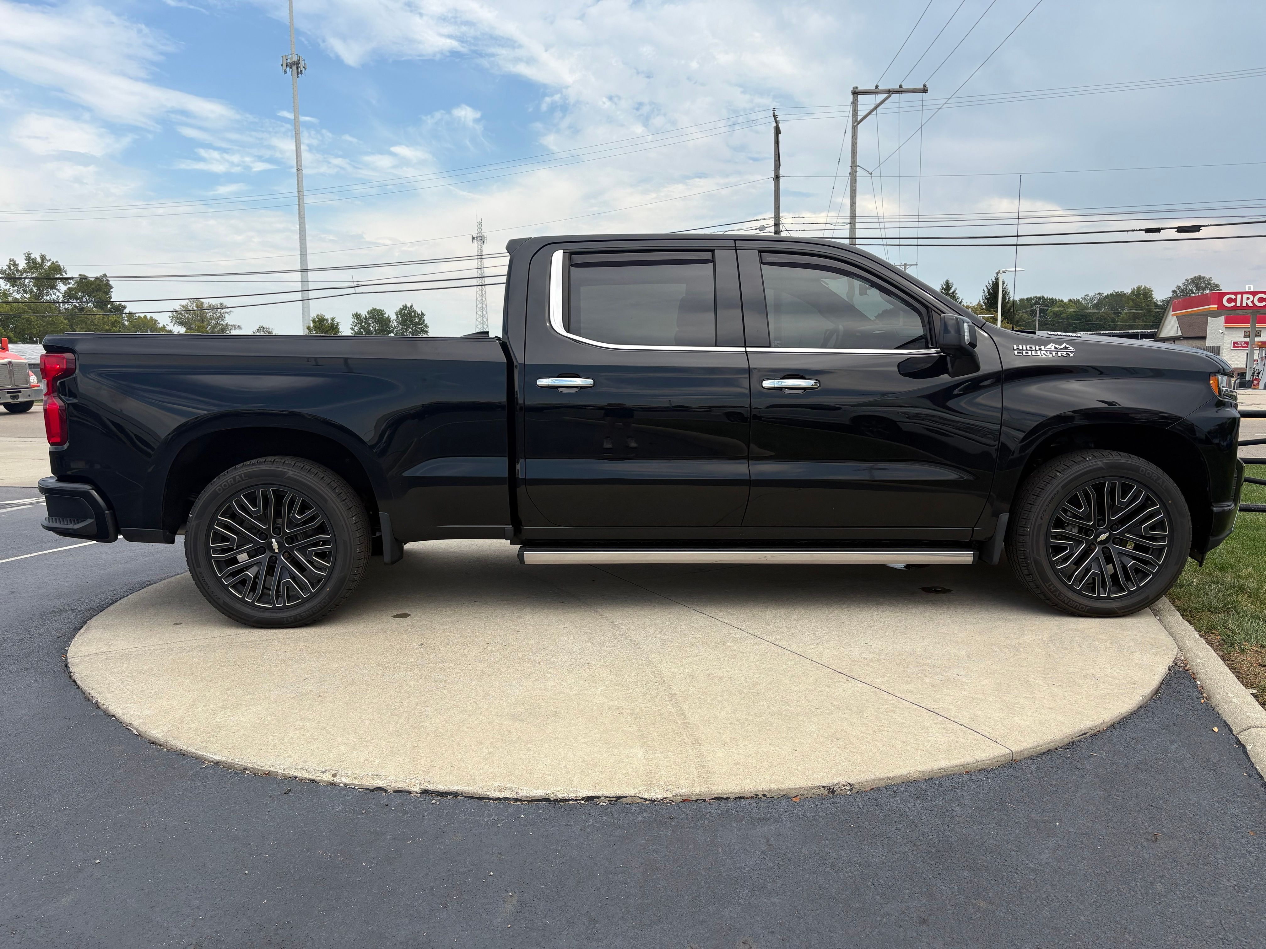 Used 2021 Black Chevrolet High Country image 7