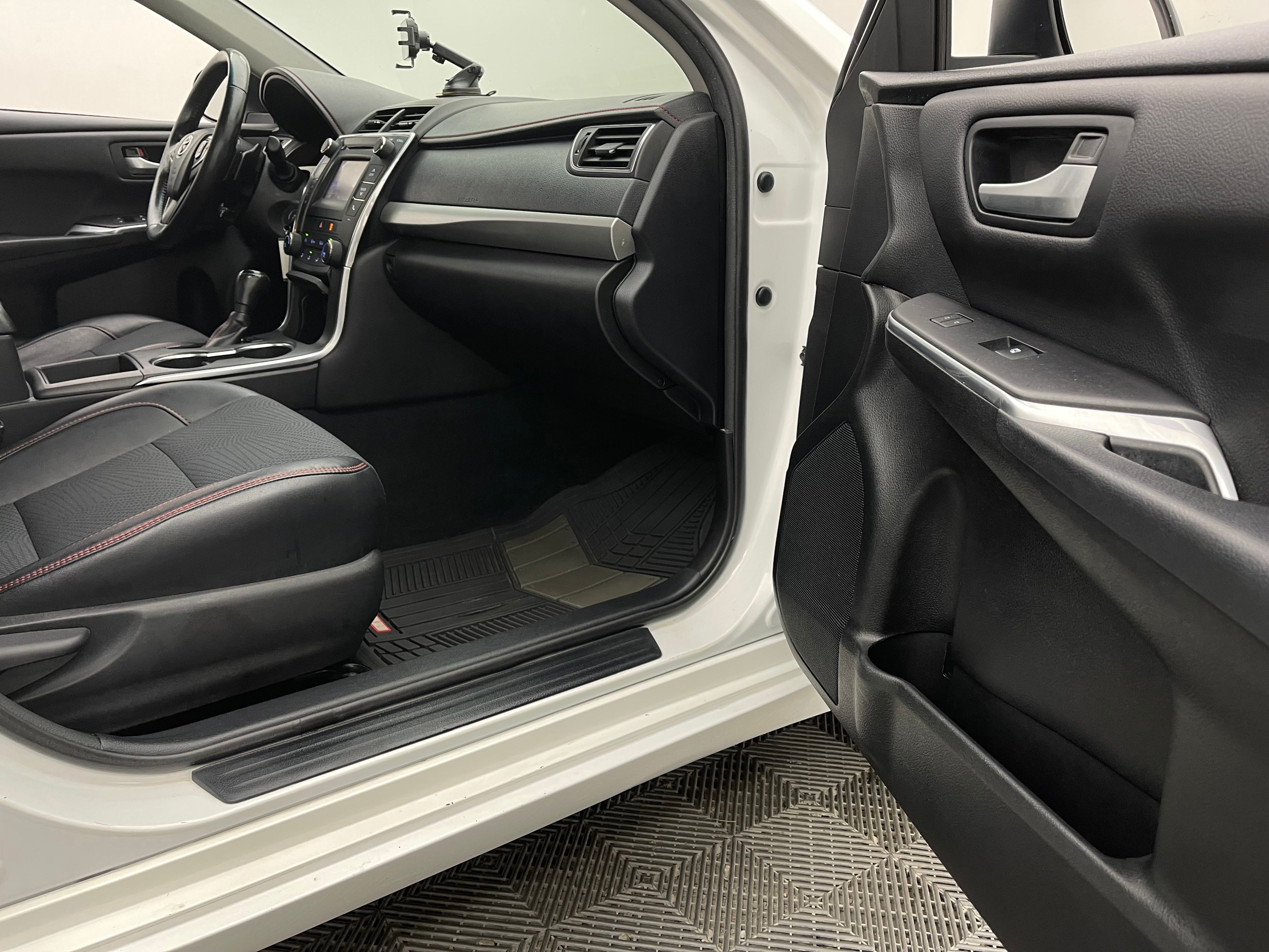 Used 2016 Super White Toyota SE image 27