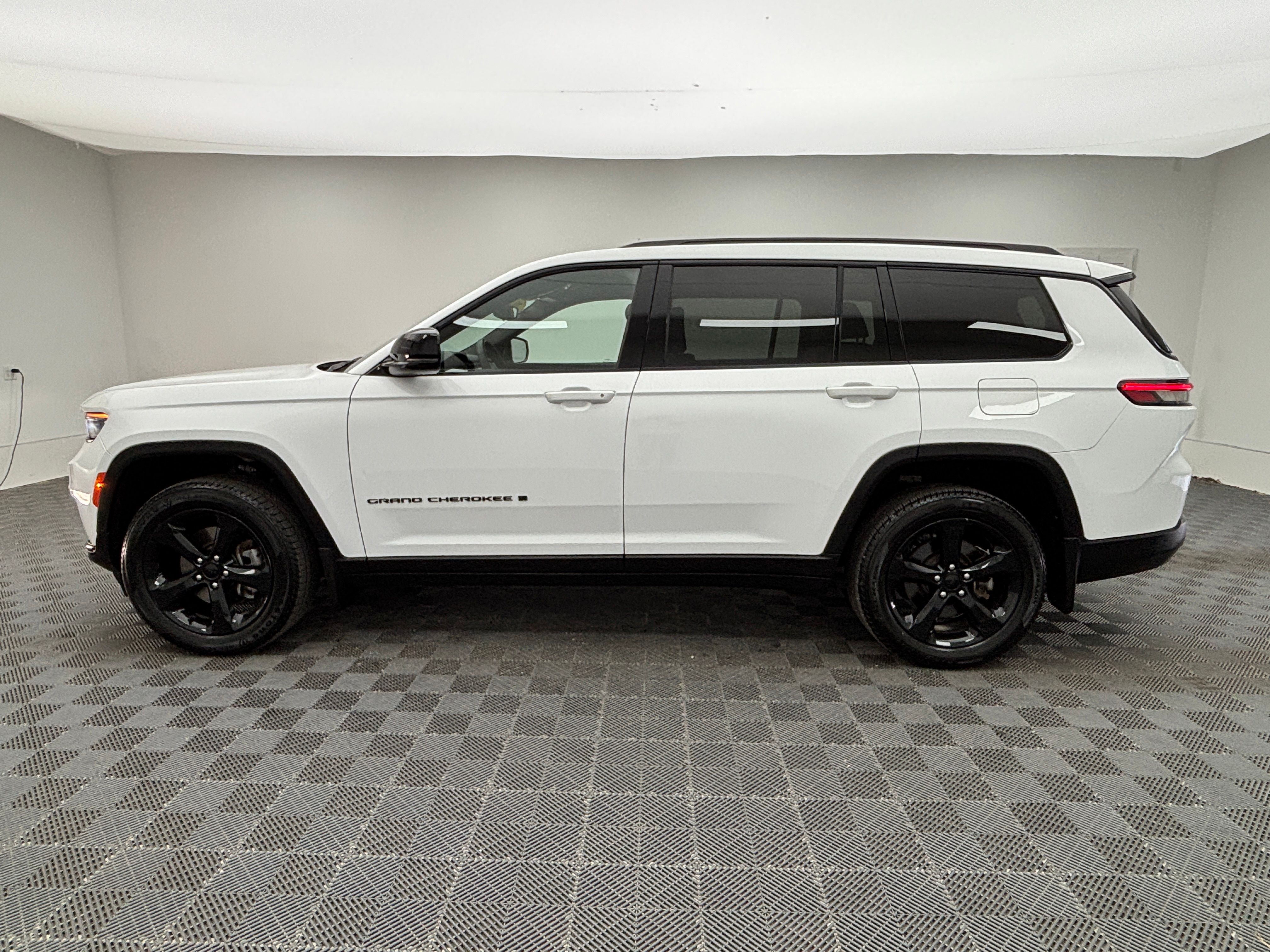 Used 2023 Bright White Clearcoat Jeep Altitude X image 13