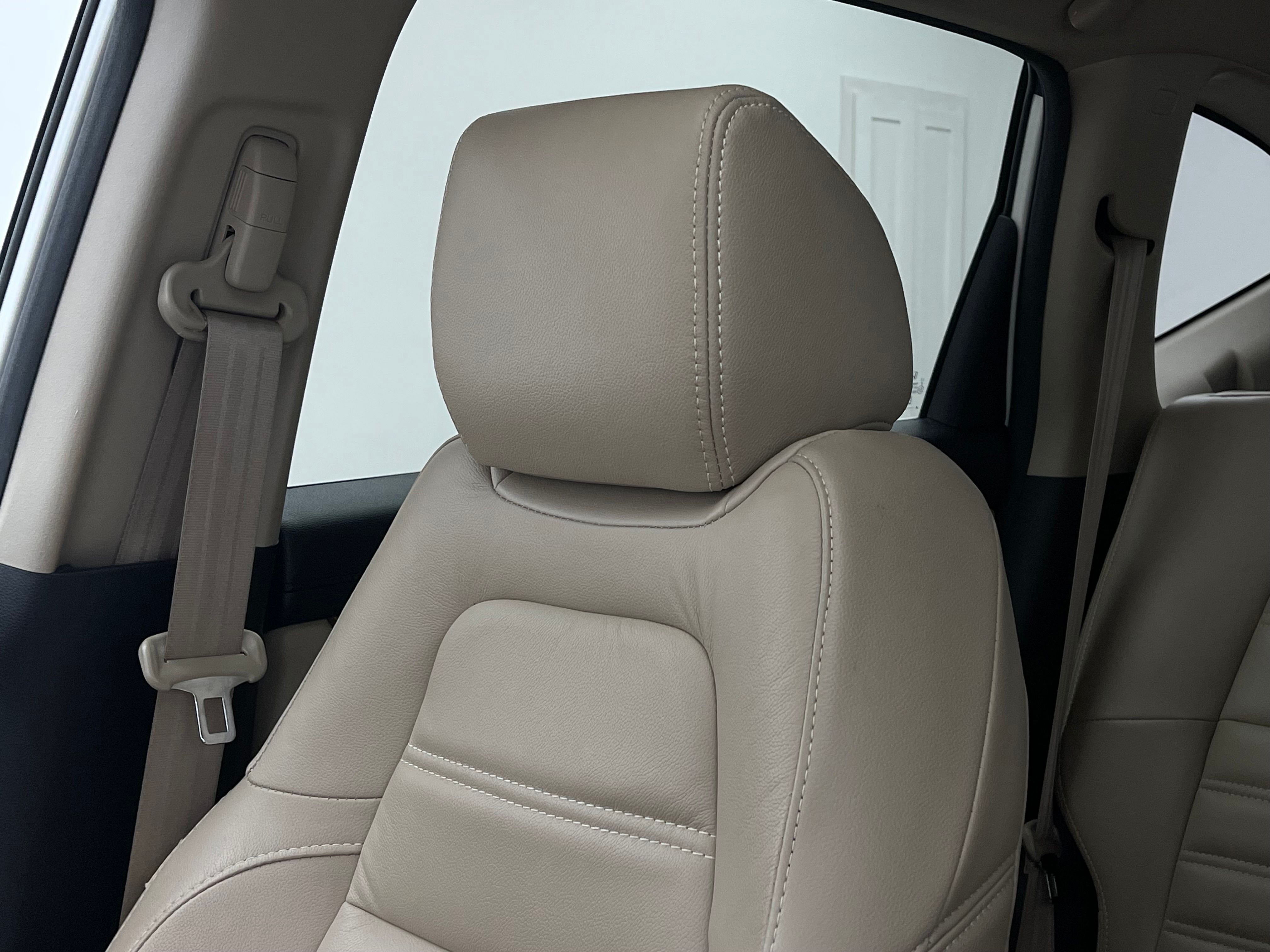 Used 2017 White Honda EX image 39