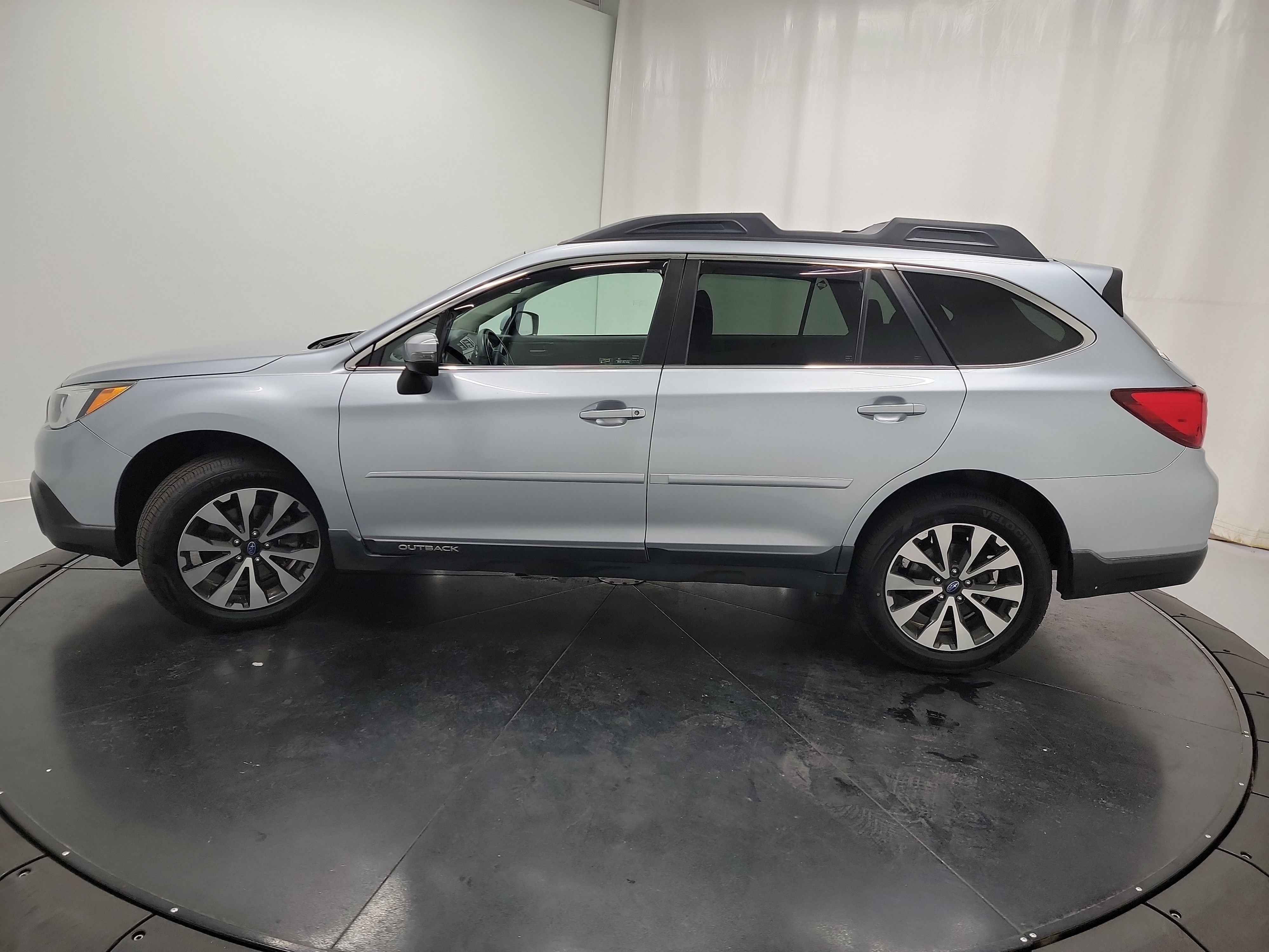 2017 Subaru Outback 2.5i photo