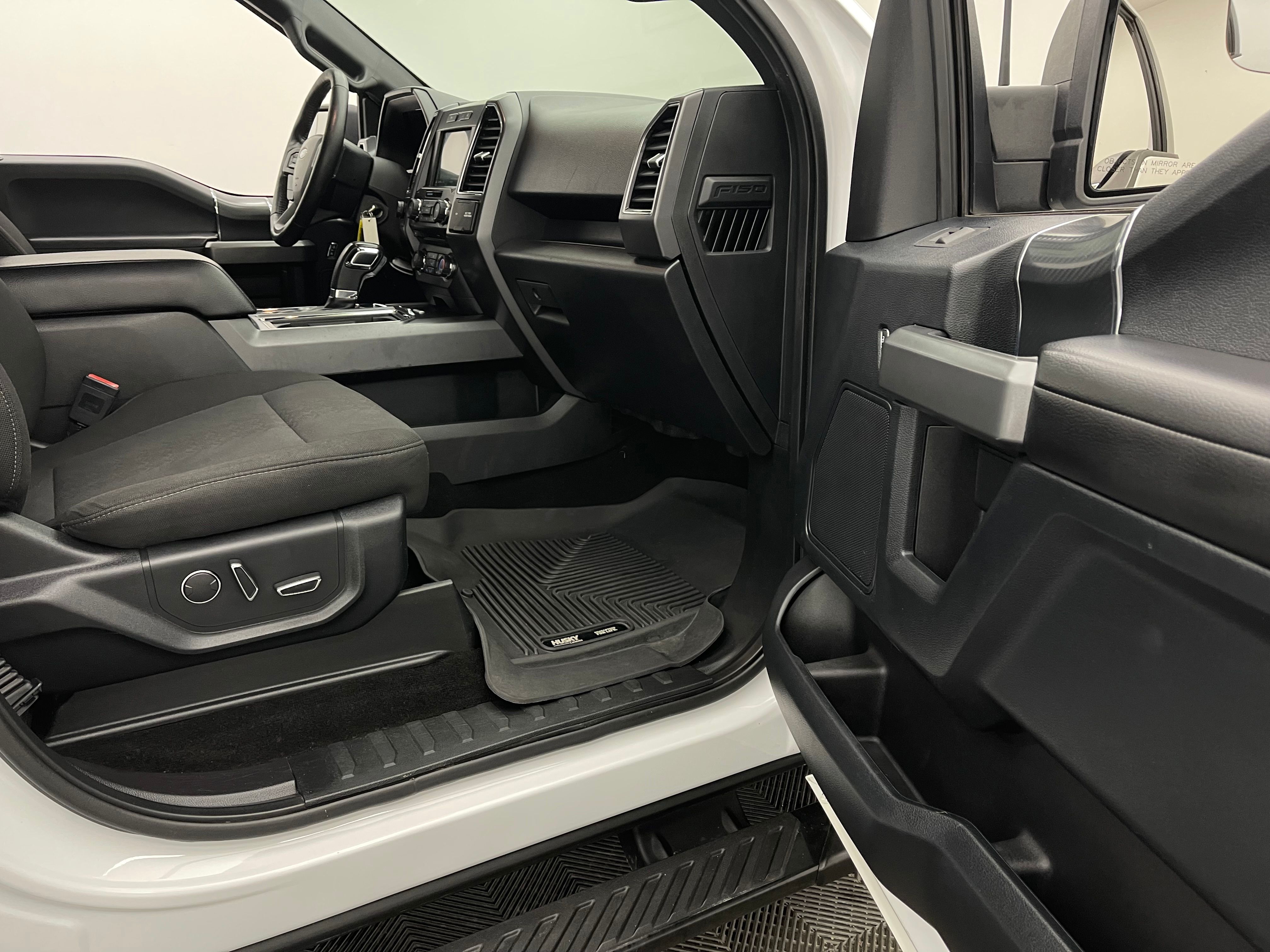 Used 2018 Oxford White Ford XLT image 26