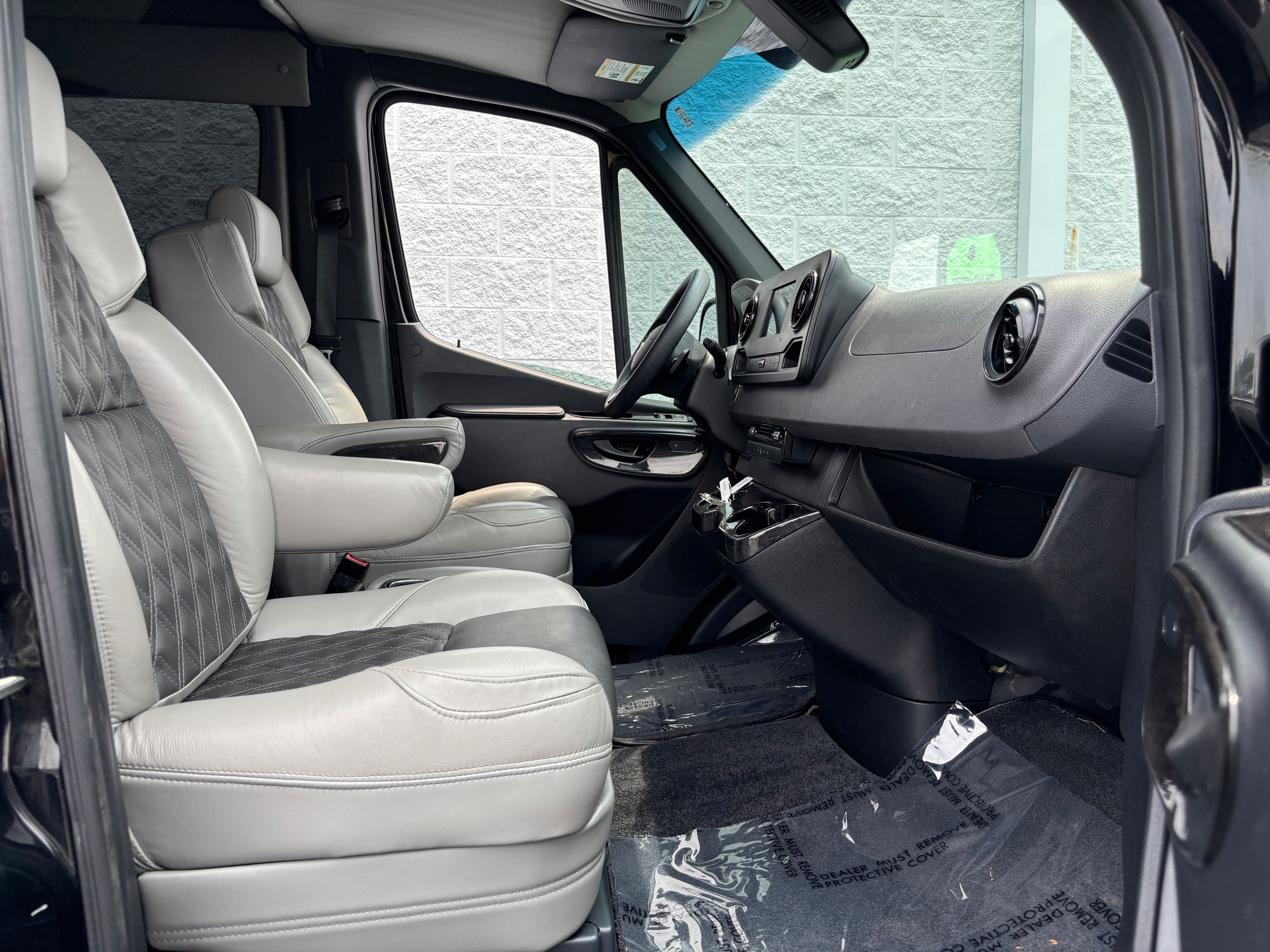 Used 2023 Black Mercedes-Benz Explorer Limited SE image 25