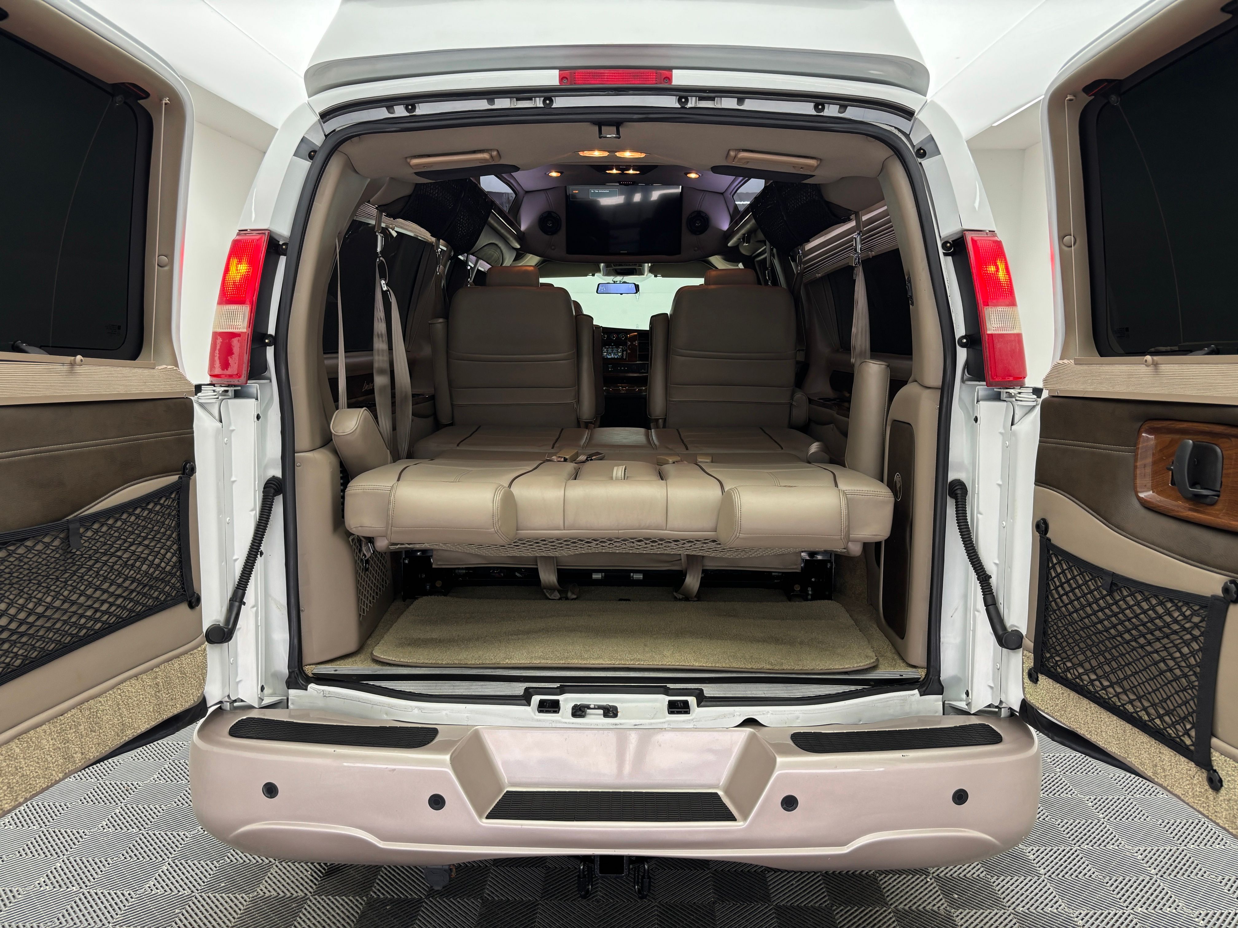 Used 2017 Summit White Chevrolet Explorer Limited SE image 13
