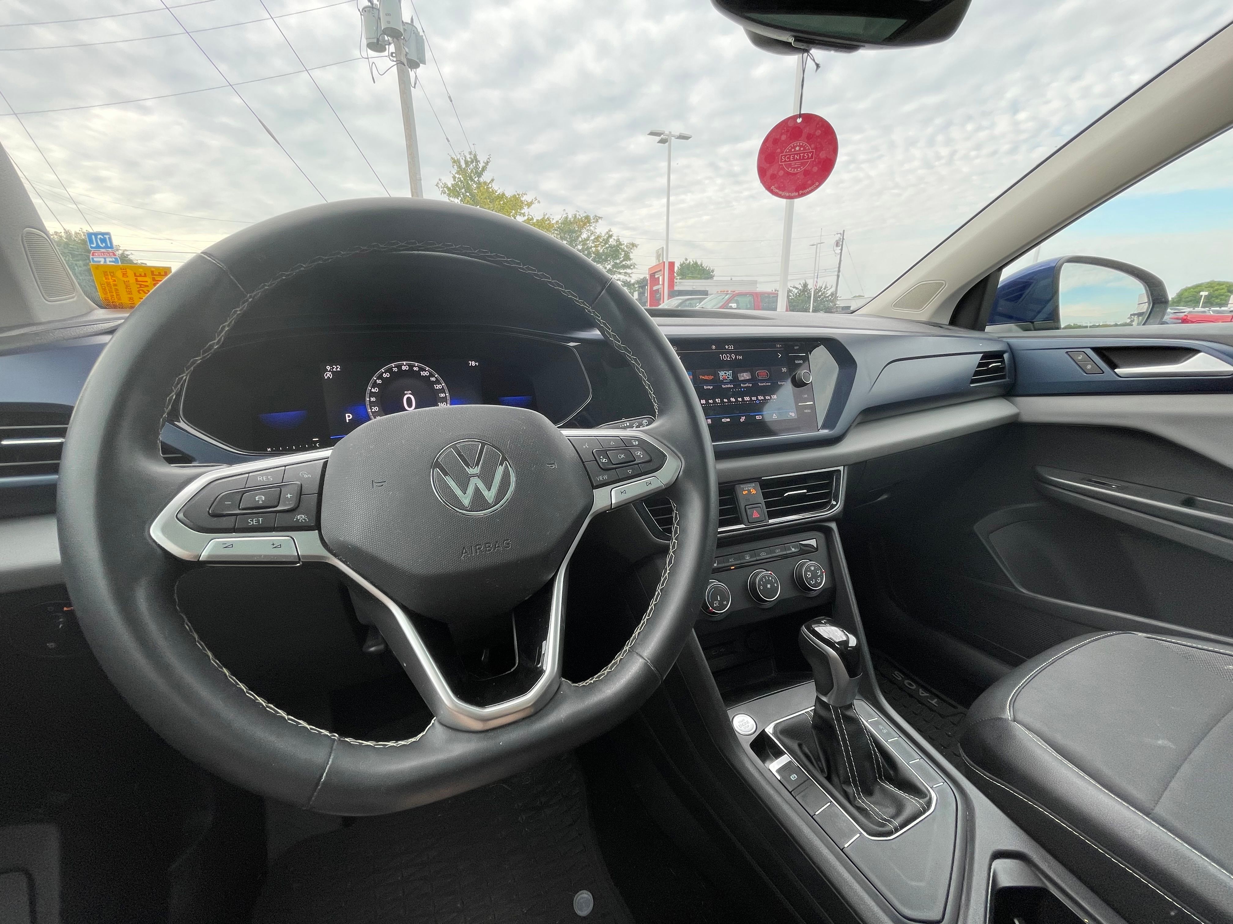 Used 2022 Blue Metallic Volkswagen 1.5T SE image 9