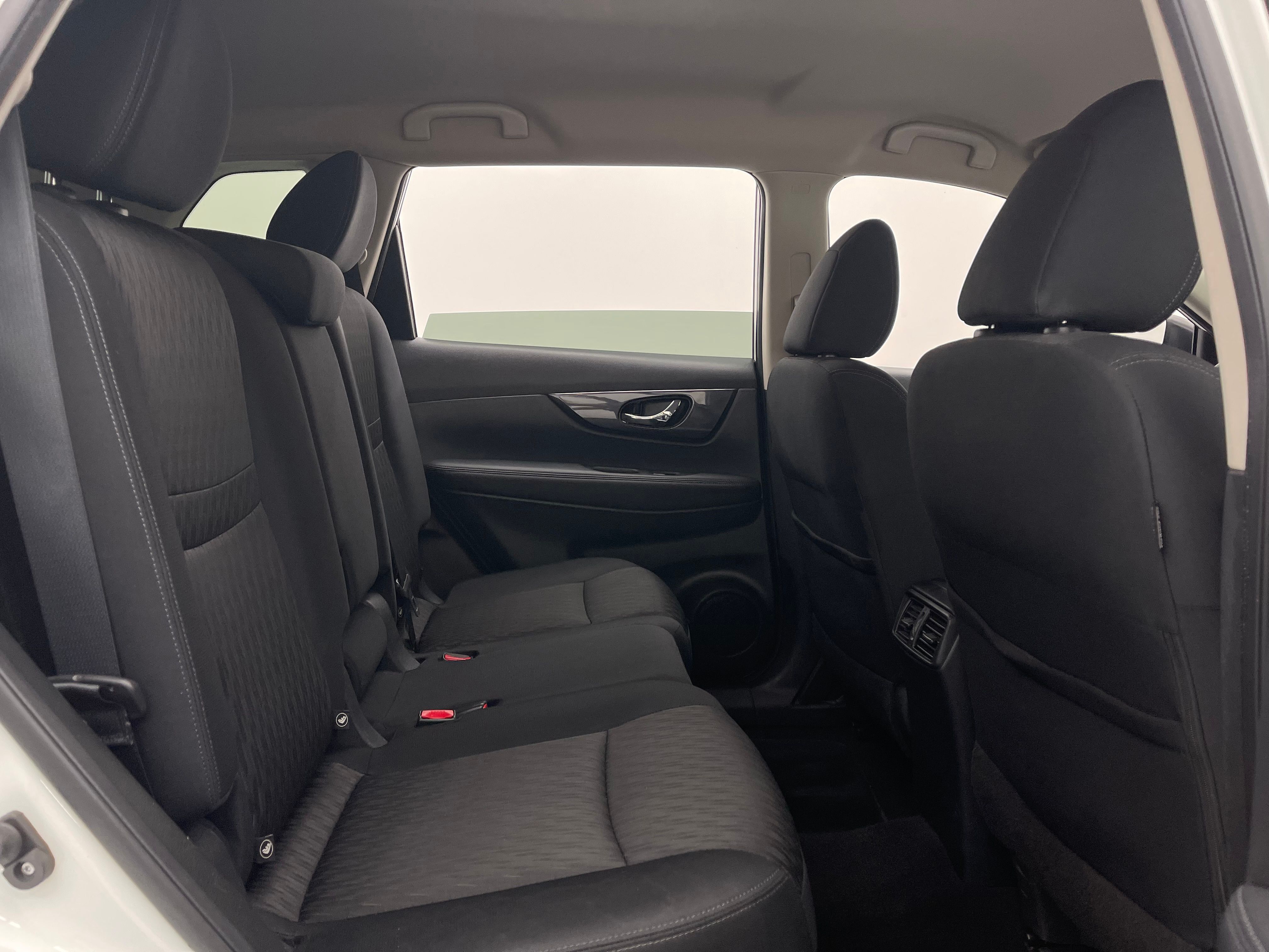 Used 2017 Glacier White Nissan SV image 33
