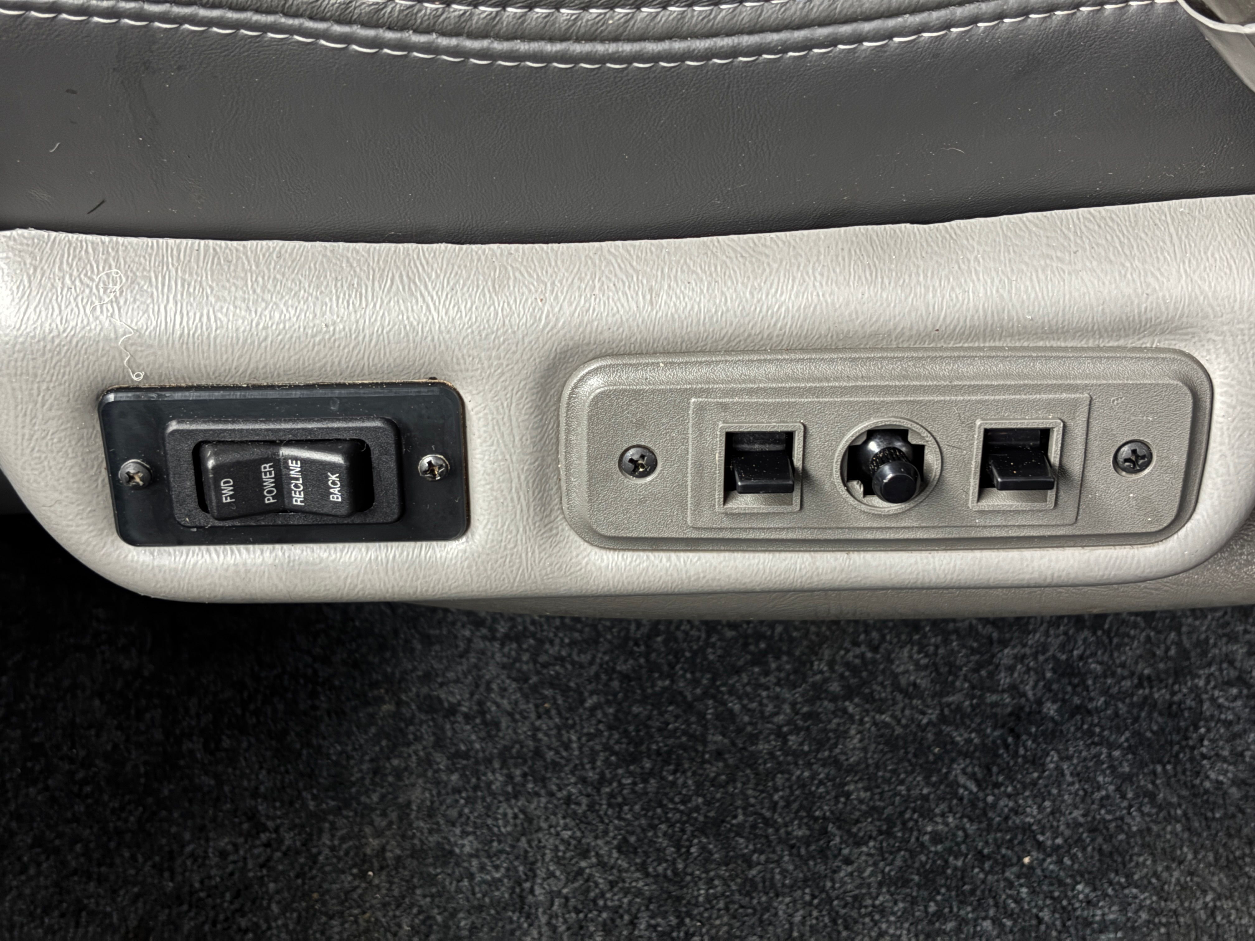 Used 2023 Silver Chevrolet Explorer Limited SE image 38