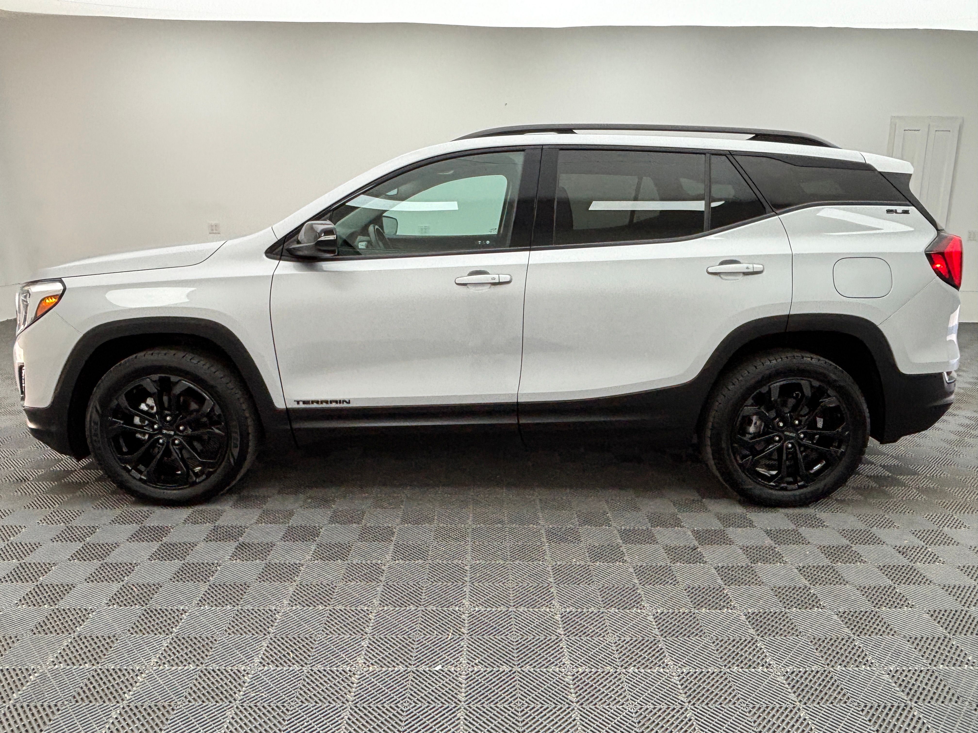 Used 2021 Quicksilver Metallic GMC SLE image 11