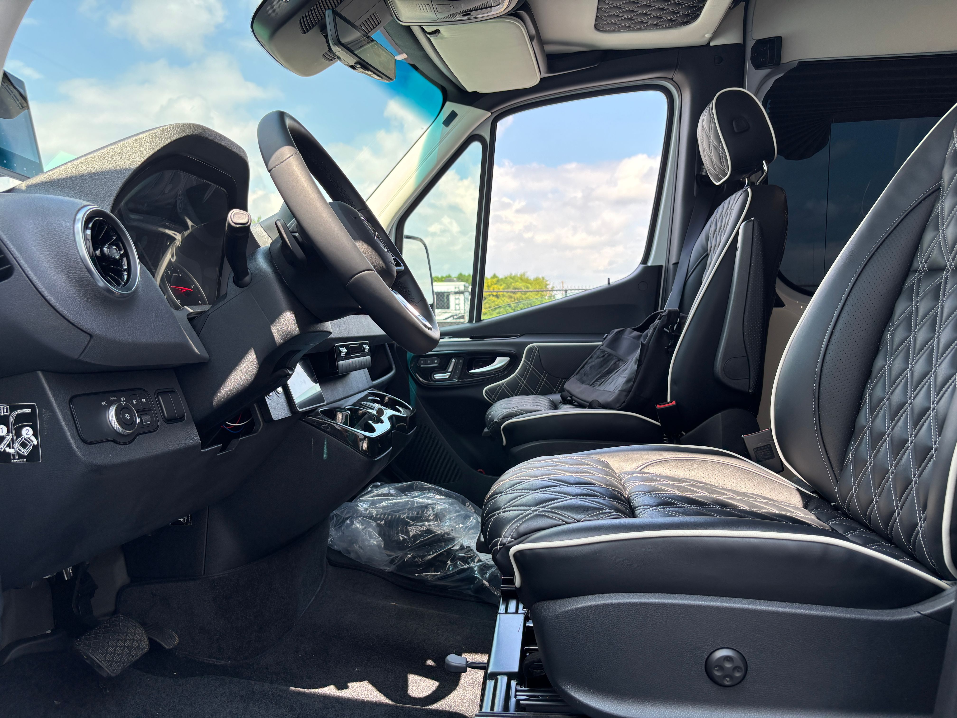 New 2026 Arctic White Mercedes-Benz Discovery Cross Country image 21
