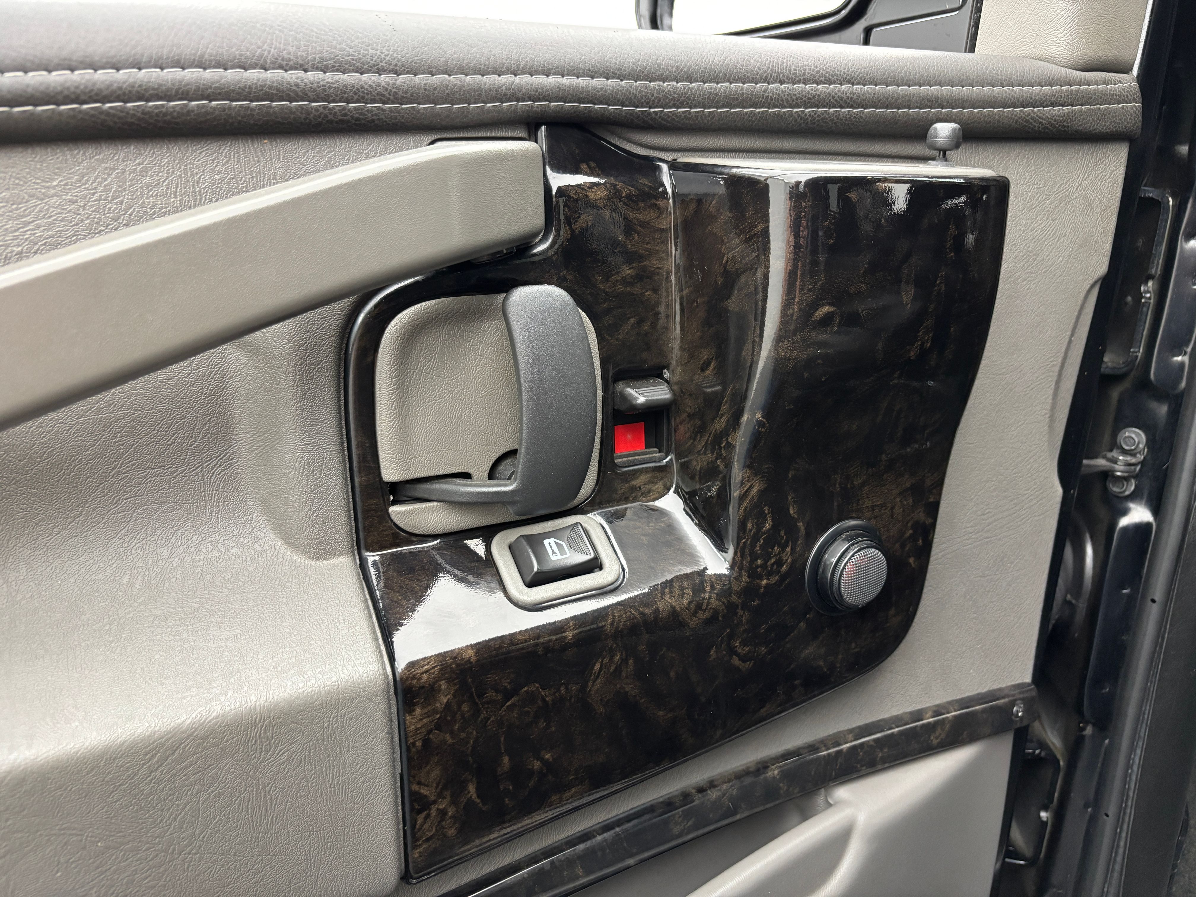 Used 2020 Onyx Black GMC Explorer Limited SE image 18