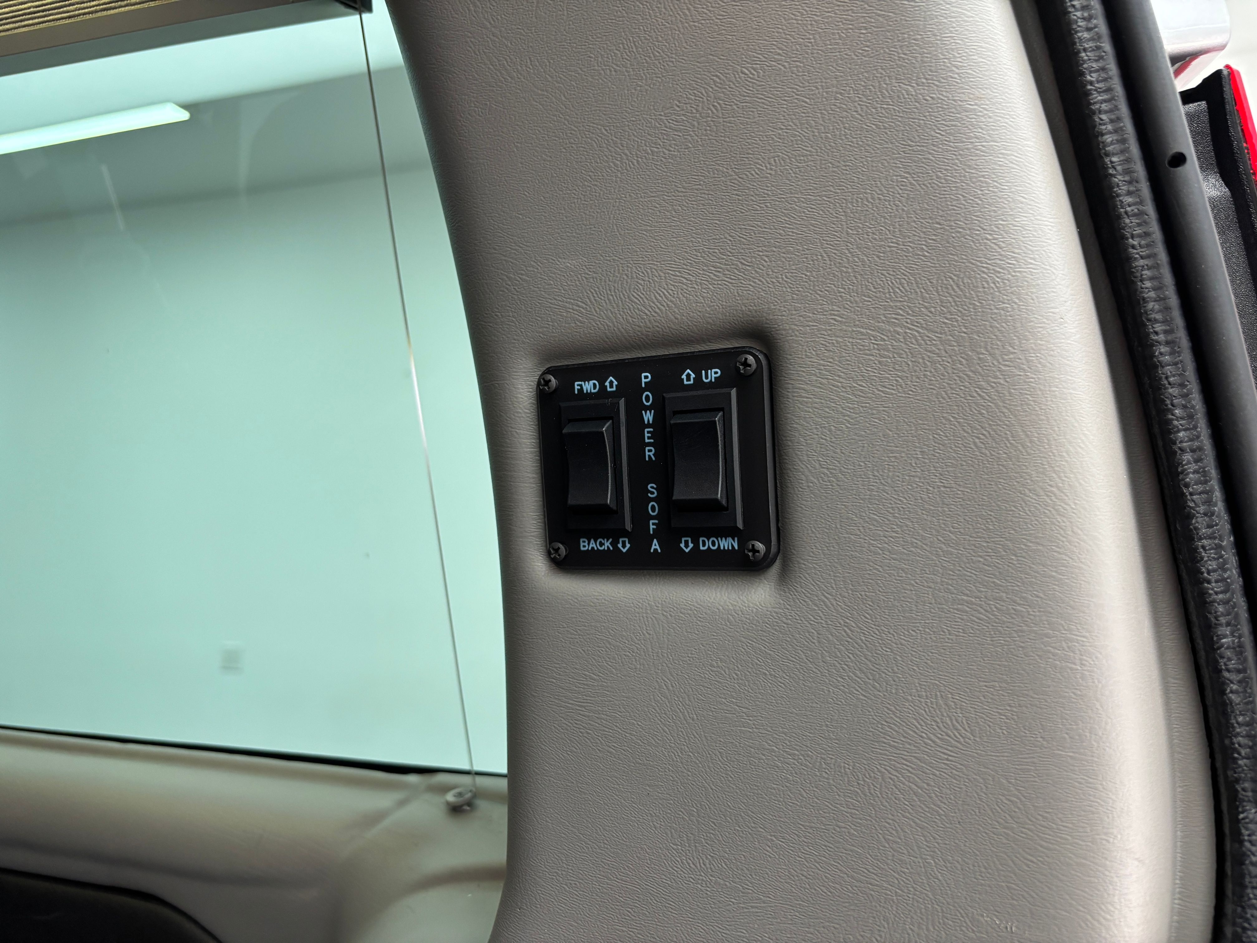Used 2017 Silver Ice Metallic Chevrolet Explorer Limited SE image 11