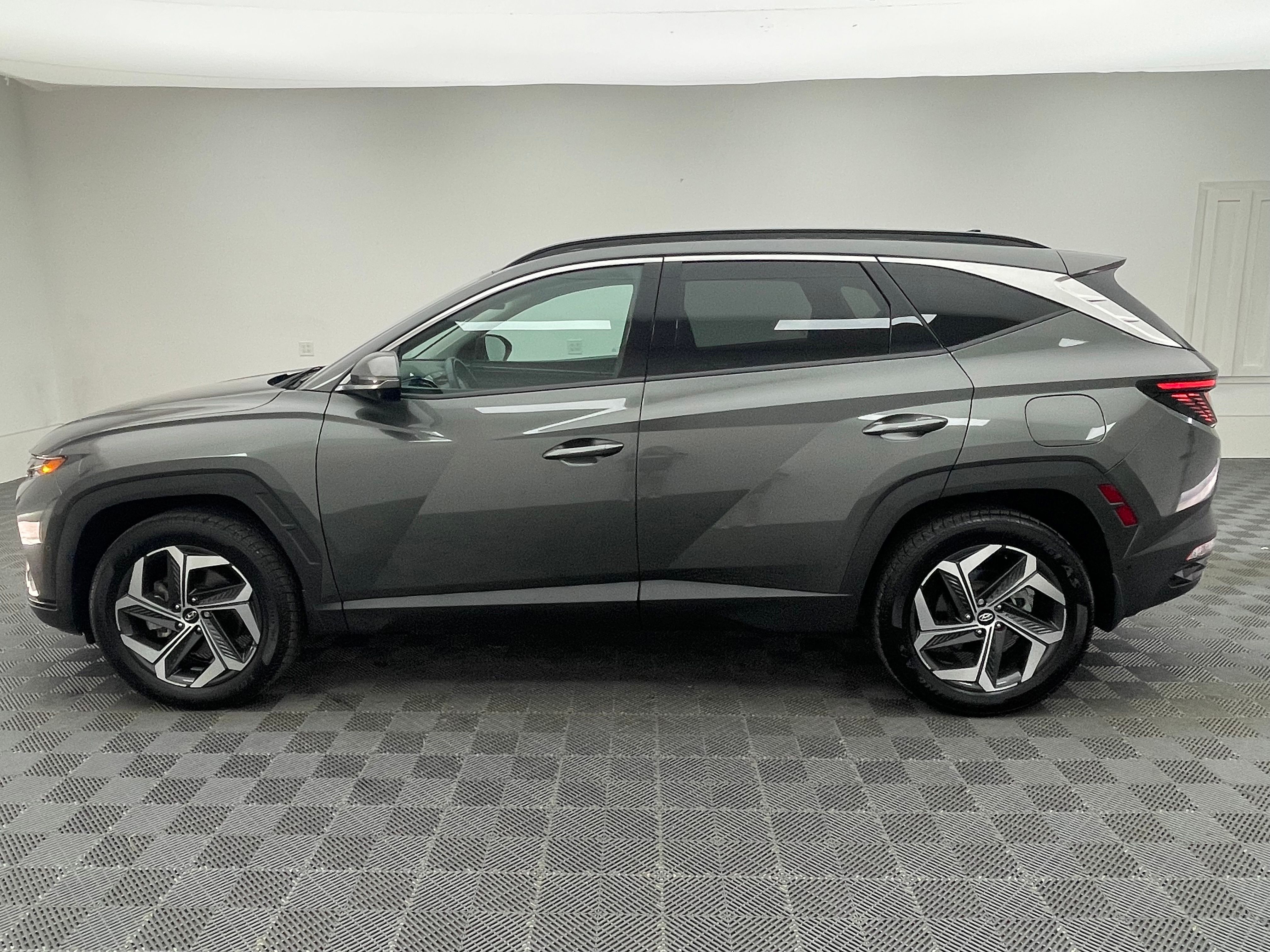 Used 2023 Amazon Gray Hyundai Limited image 13