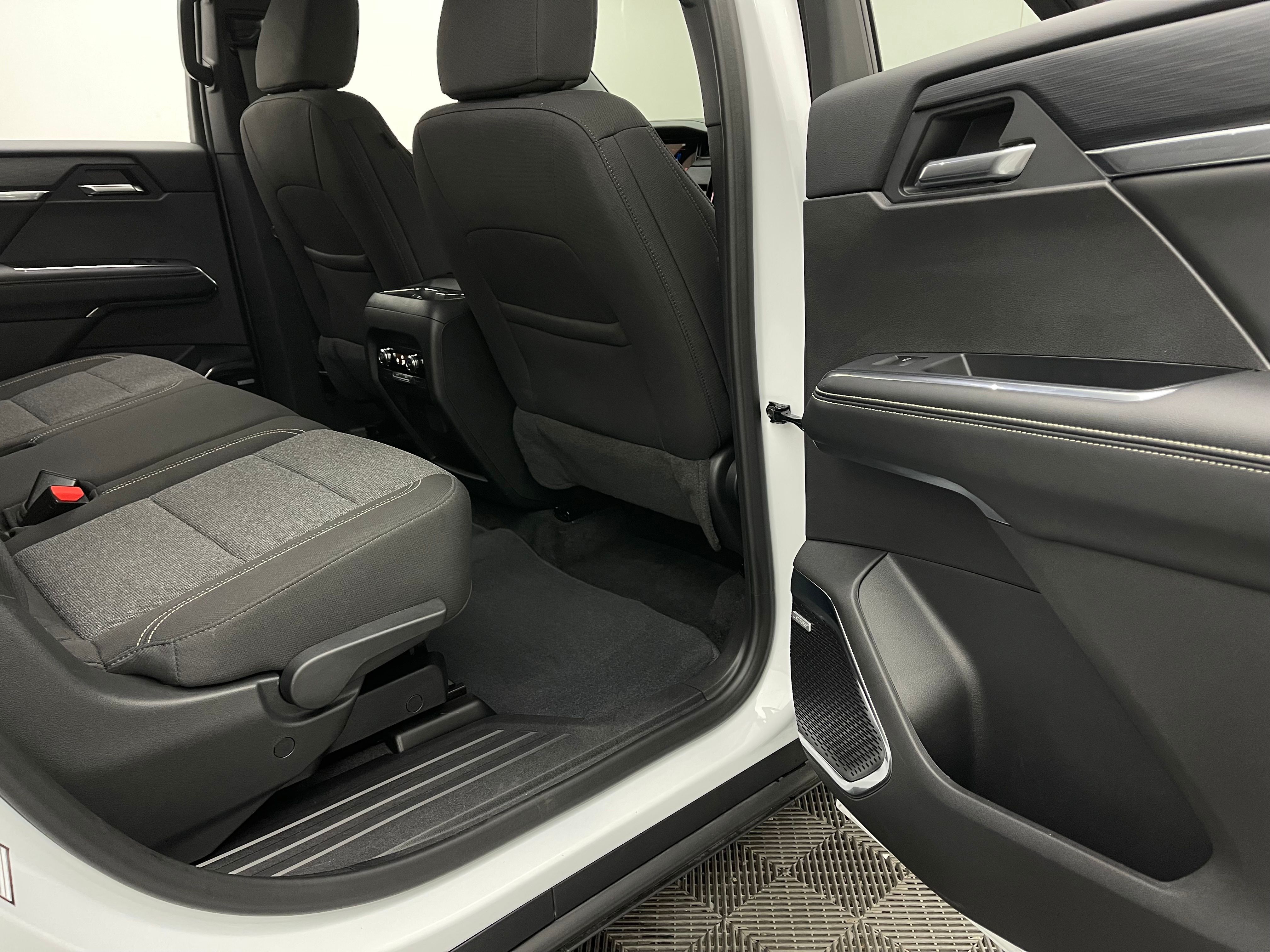 Used 2025 Summit White GMC Elevation image 35