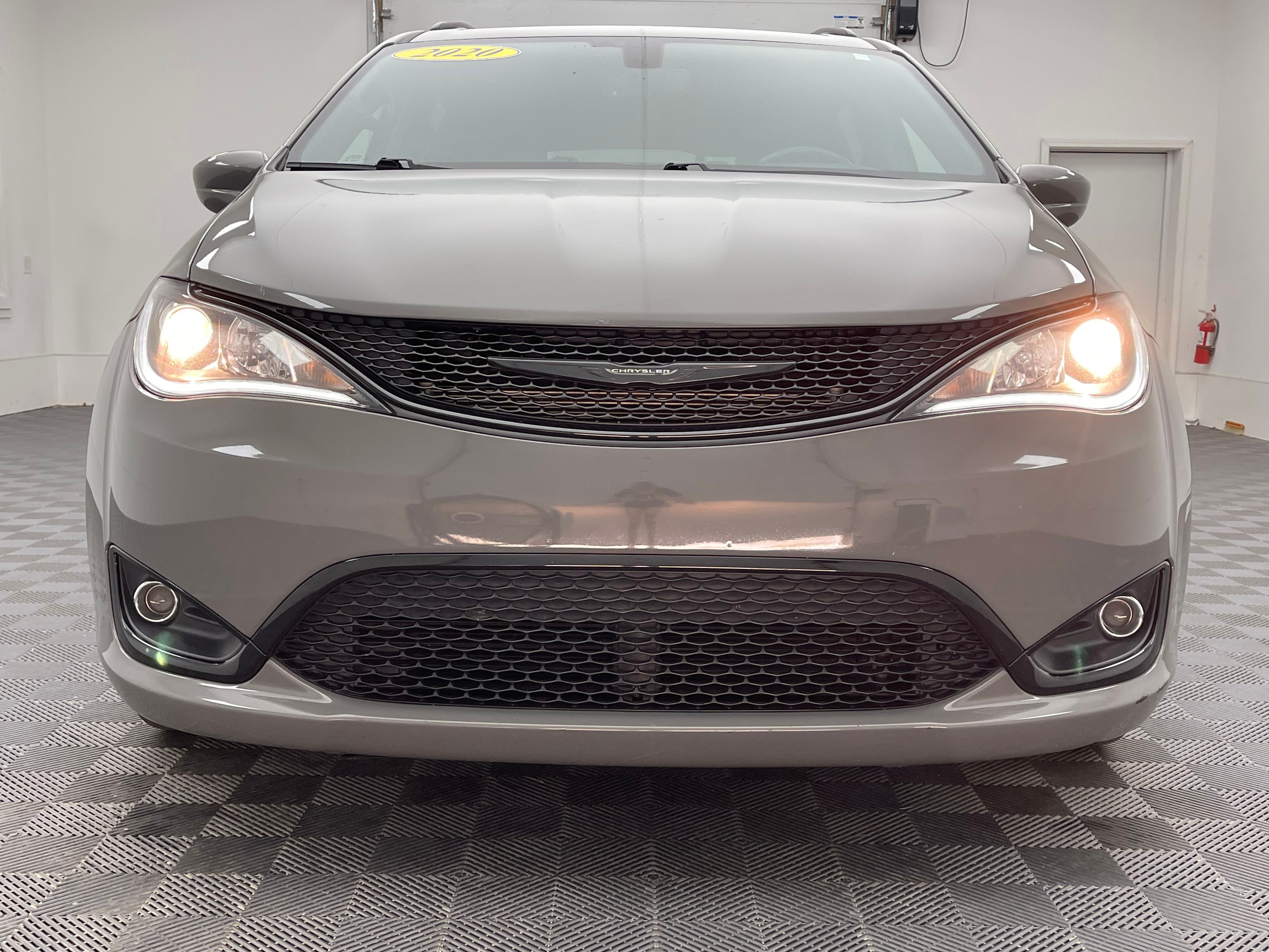 Used 2020 Ceramic Gray Clearcoat Chrysler Touring L Plus image 13